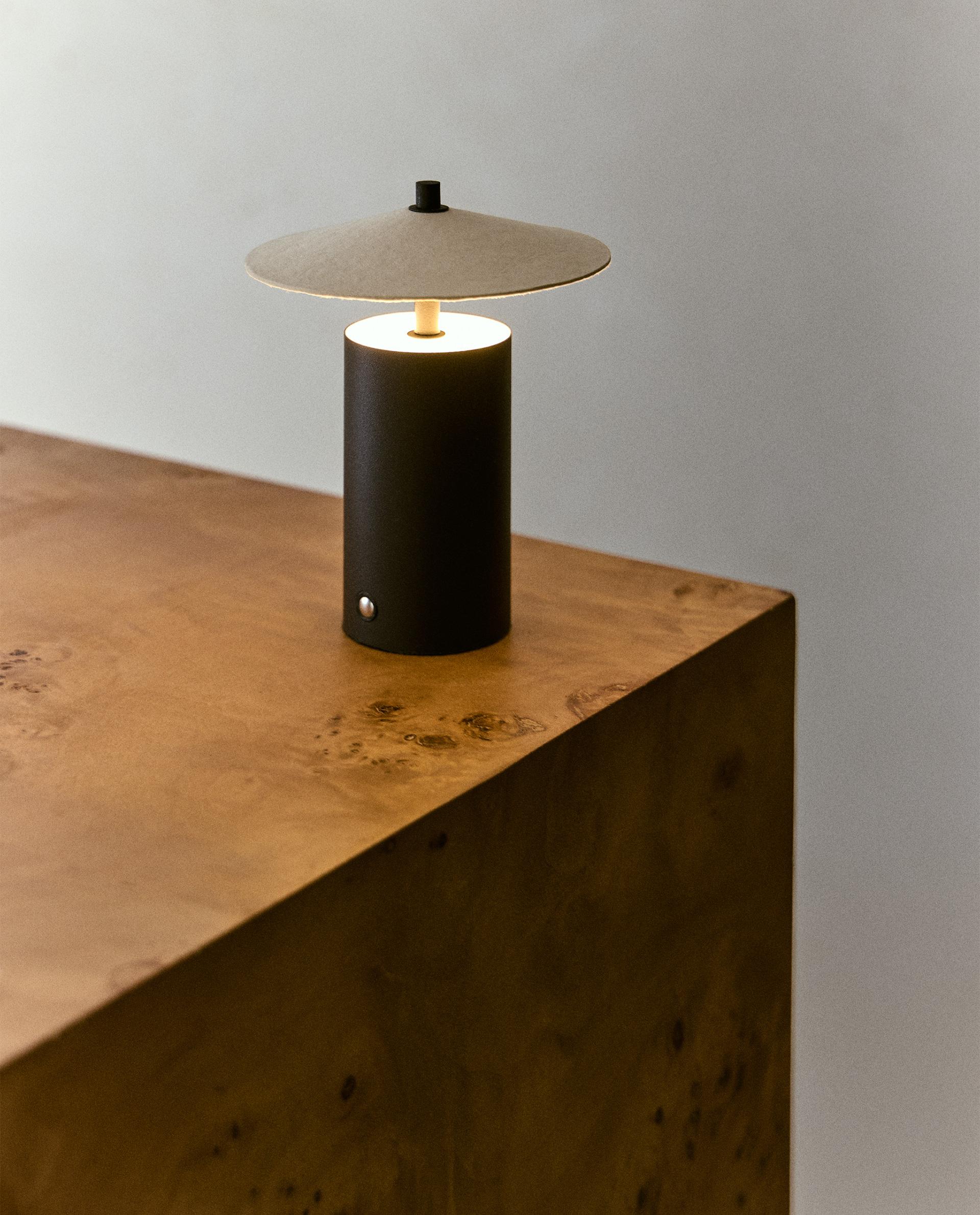 ペーパーシェード ワイヤレス テーブルランプ | Zara Home 日本/Japan