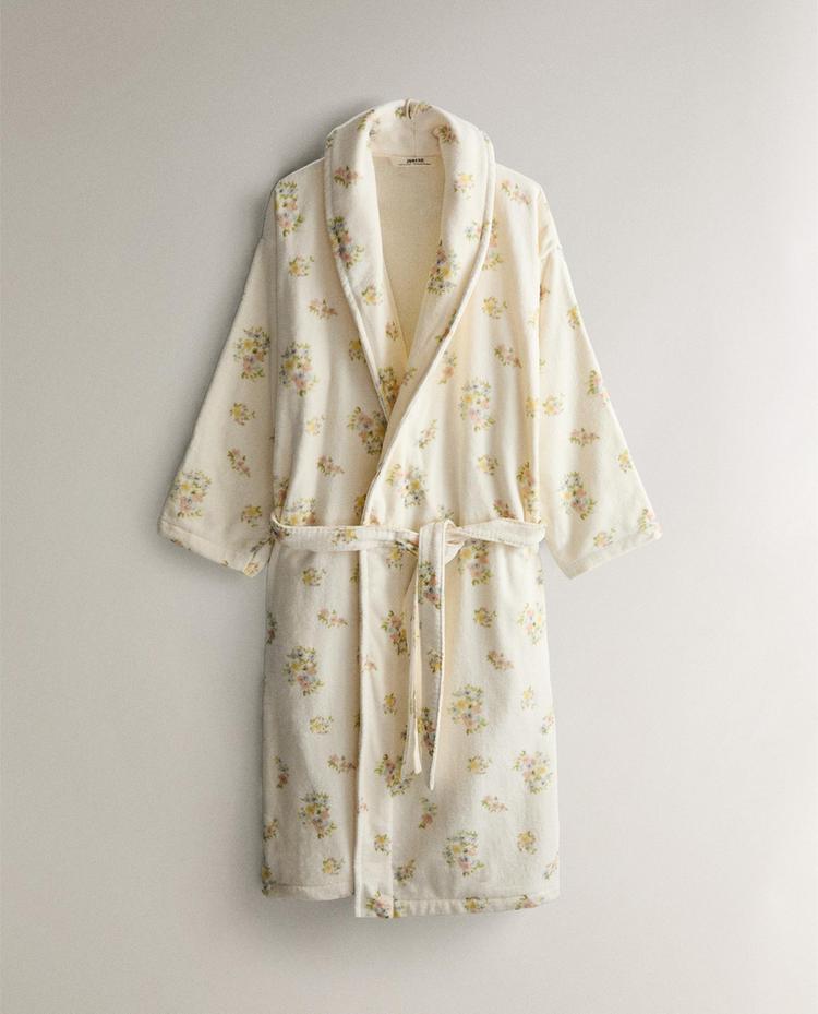 برنص مخملي بطبعة أزهار برنص مخملي بطبعة أزهار