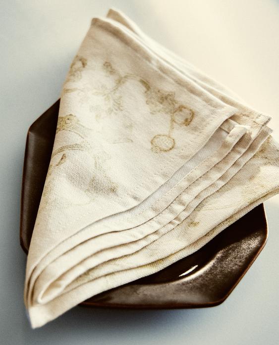 PACK OF DAMASK PRINT NAPKINS (PACK OF 2) PACK OF DAMASK PRINT NAPKINS (PACK OF 2)