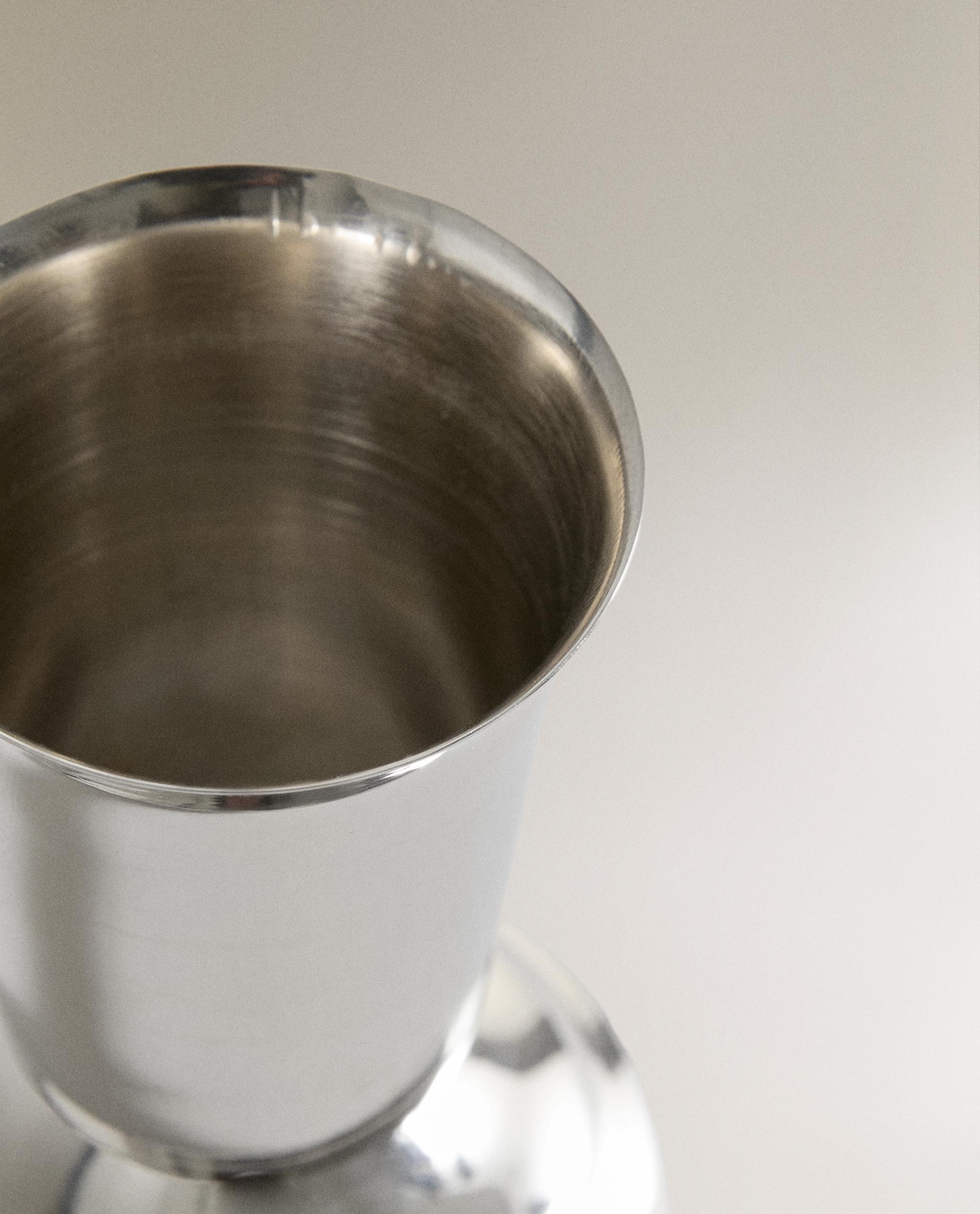 SHINY STEEL TEALIGHT HOLDER product thumbnail 4
