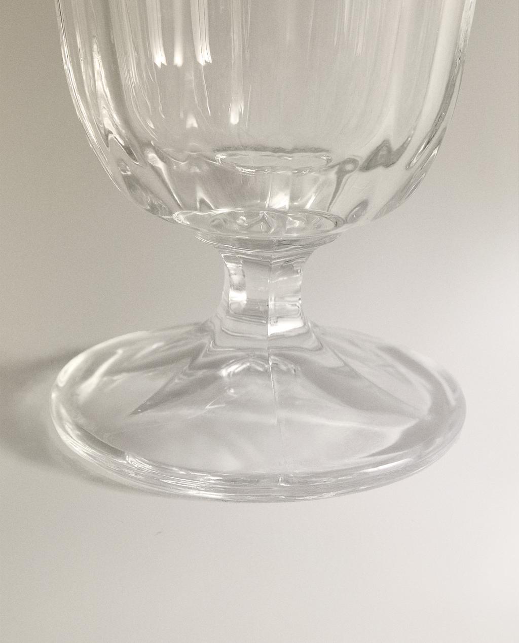 RAISED FACETED WINE GLASS