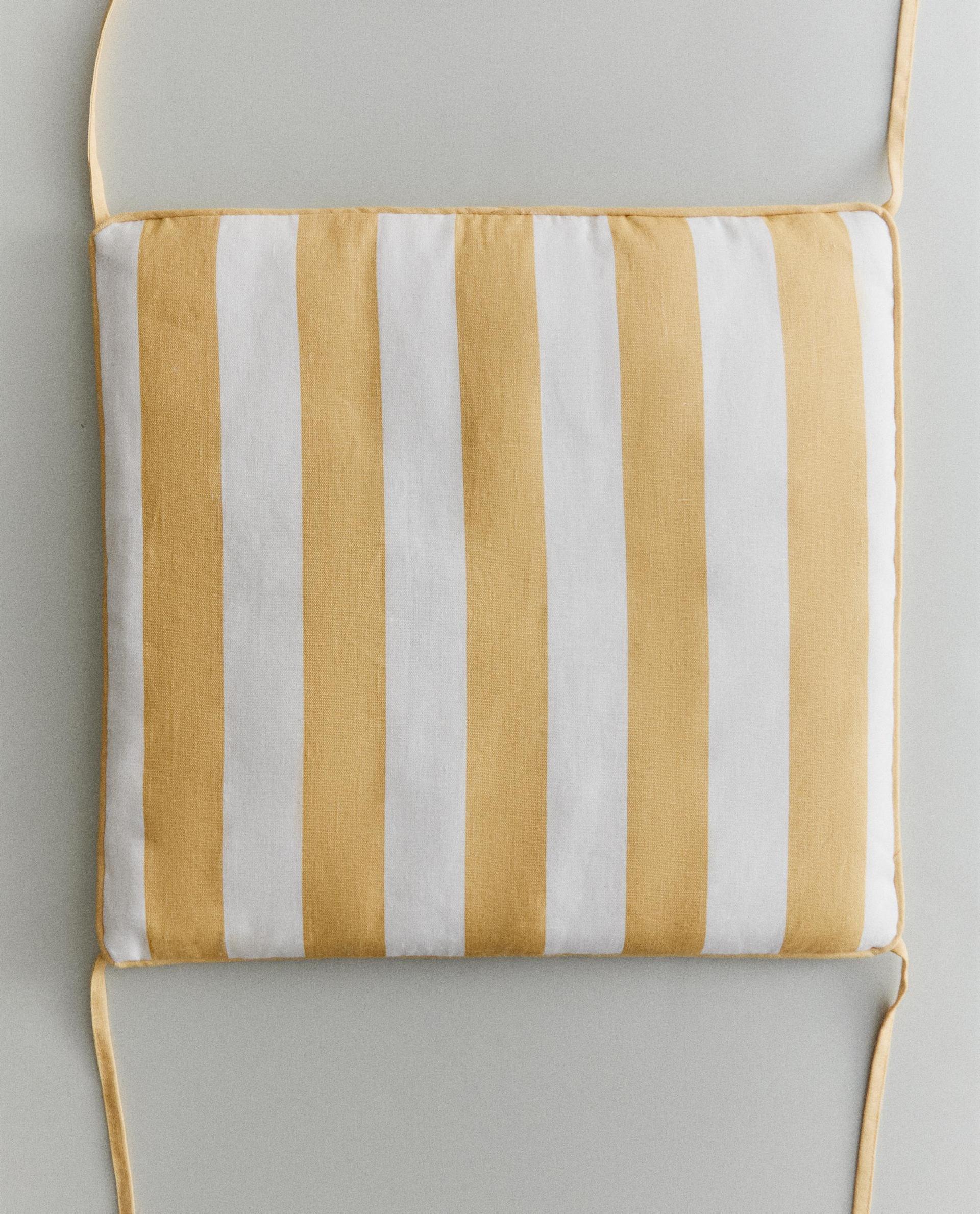 GESTREEPT RUGLEUNINGKUSSEN FAUTEUIL GESTREEPT RUGLEUNINGKUSSEN FAUTEUIL