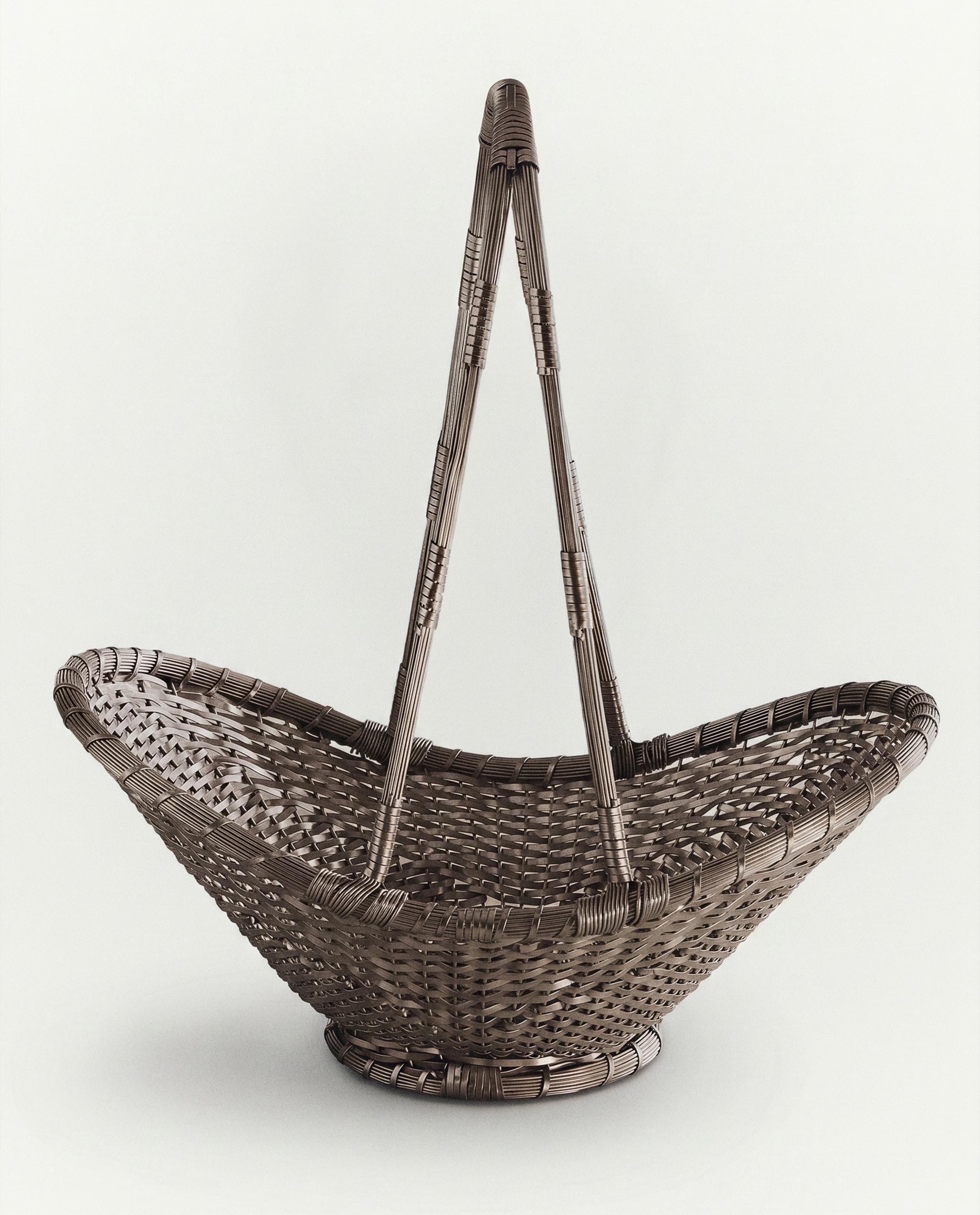 16.しめ縄 WOVEN METAL BASKET HIGH I COLIN KING | Zara Home United States of