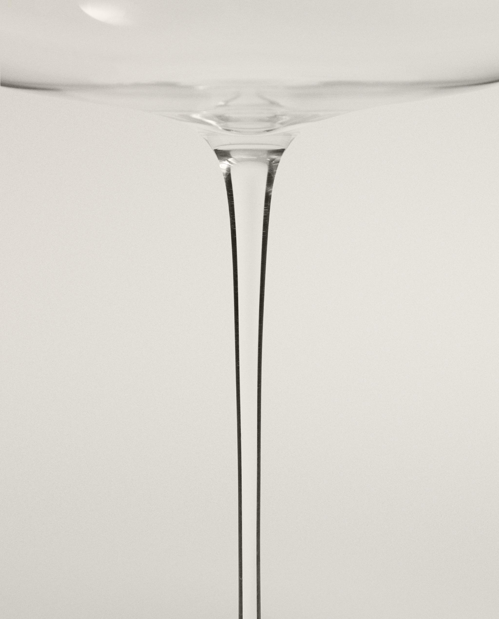 ULTRA LIGHTWEIGHT WINE GLASS product thumbnail 2