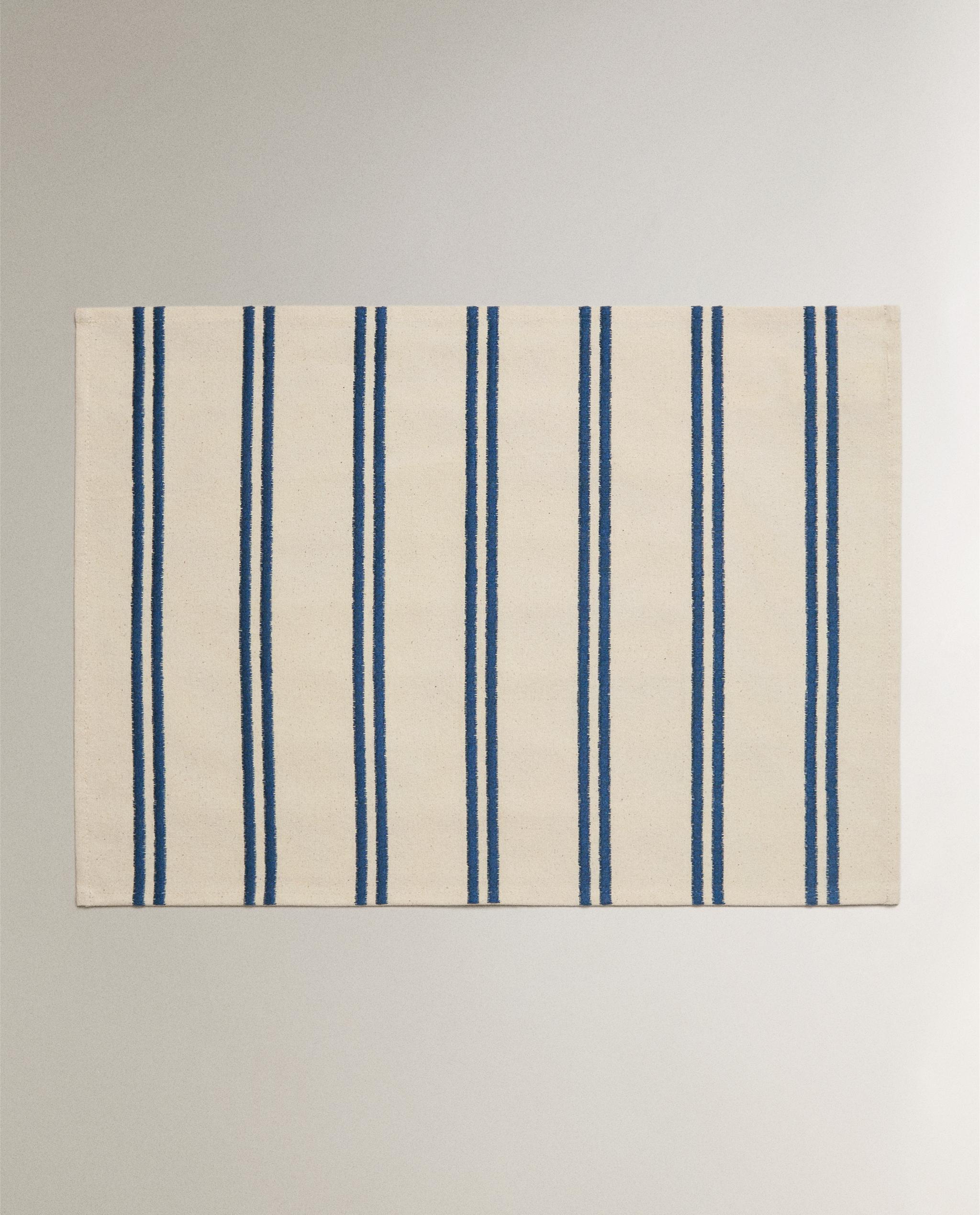 PLACEMAT WITH EMBROIDERED STRIPES product thumbnail 4