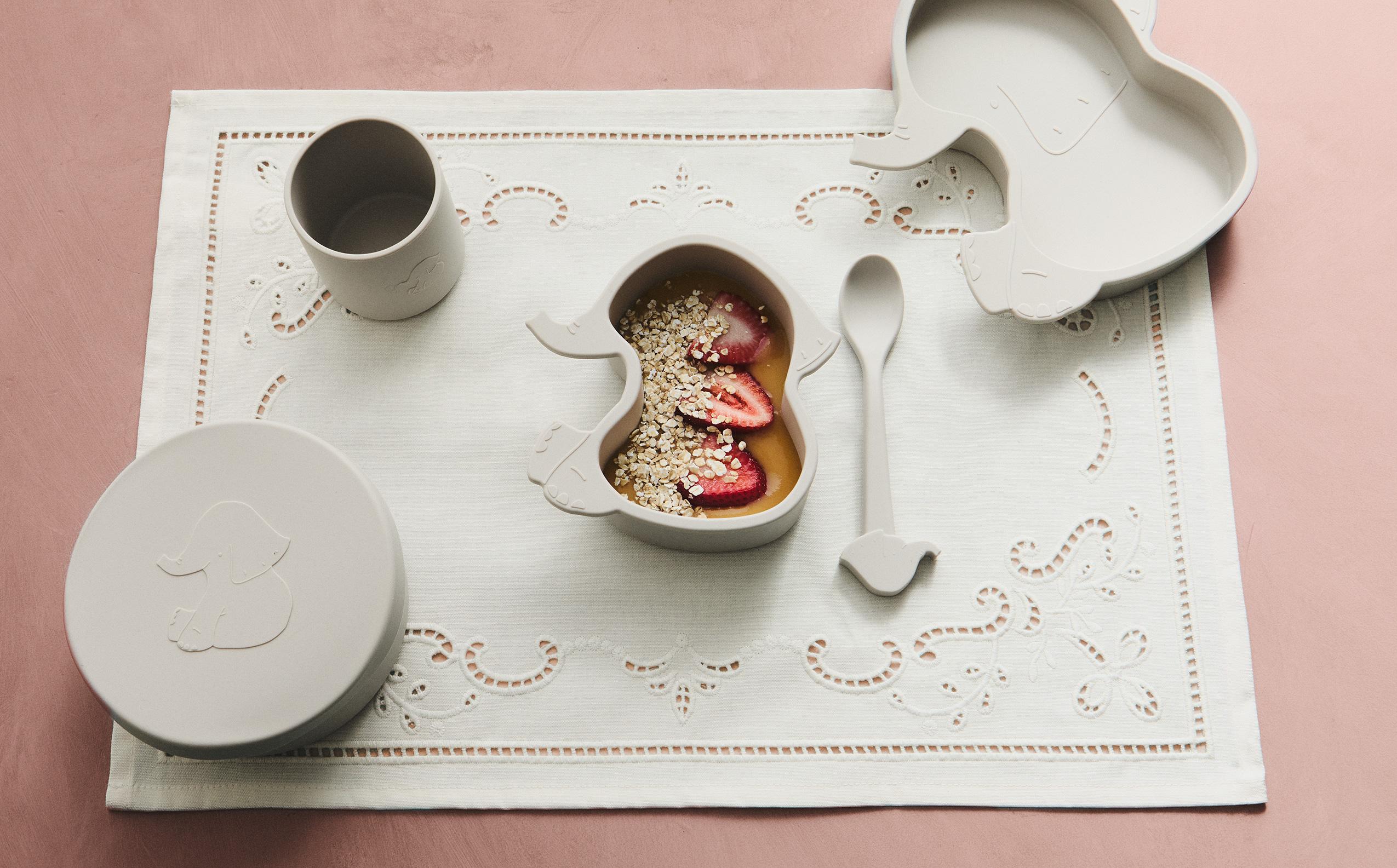CHILDREN'S ELEPHANT DINNER SET