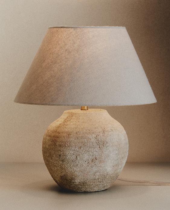 AGED CERAMIC TABLE LAMP AGED CERAMIC TABLE LAMP