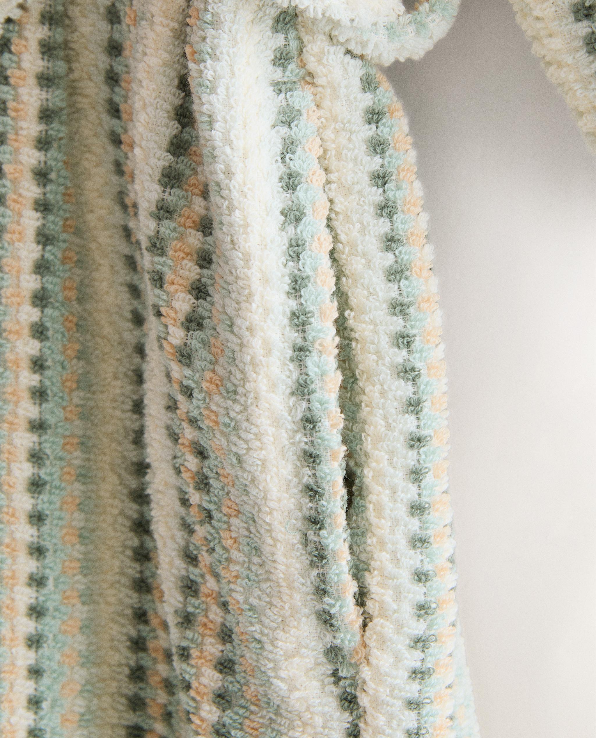 STRIPED HOODED BATHROBE product thumbnail 4