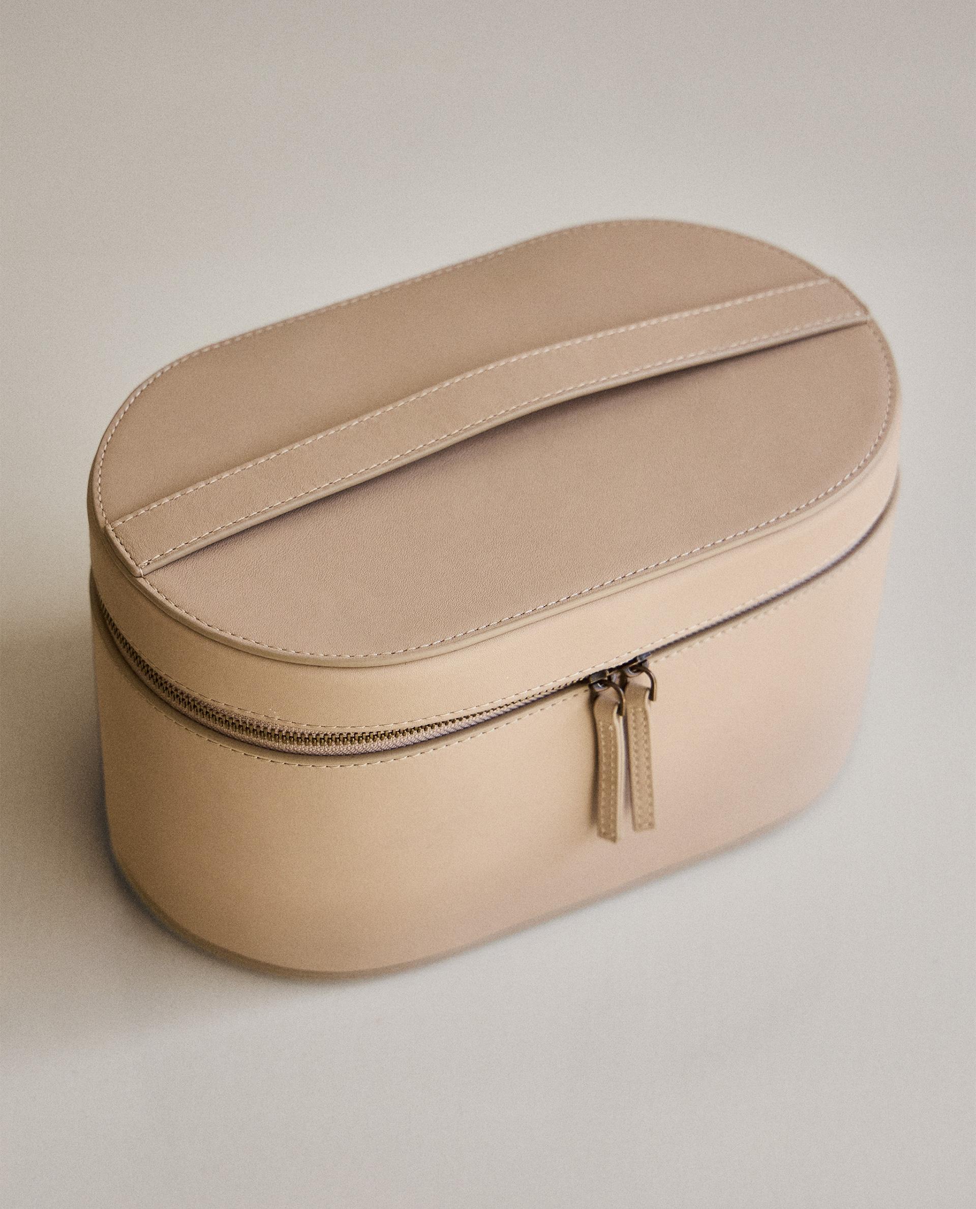 SMALL RIGID LEATHER TOILETRY BAG
