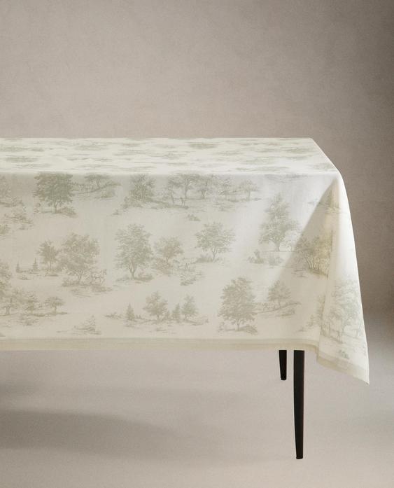 مفرش مائدة حصان بتصميم توال دو جوي مفرش مائدة حصان بتصميم توال دو جوي