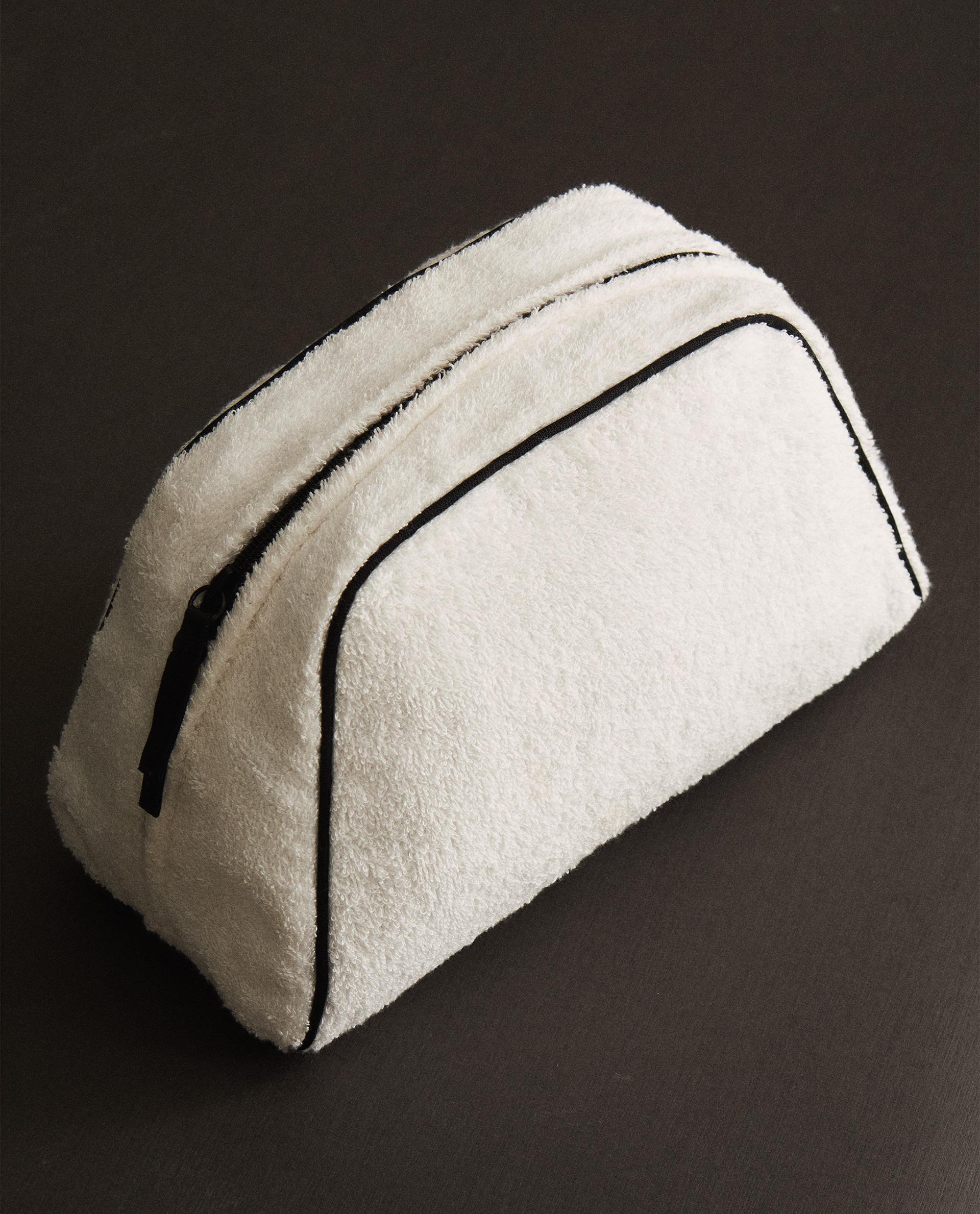 TERRY WASH BAG WITH TRIM DETAIL TERRY WASH BAG WITH TRIM DETAIL