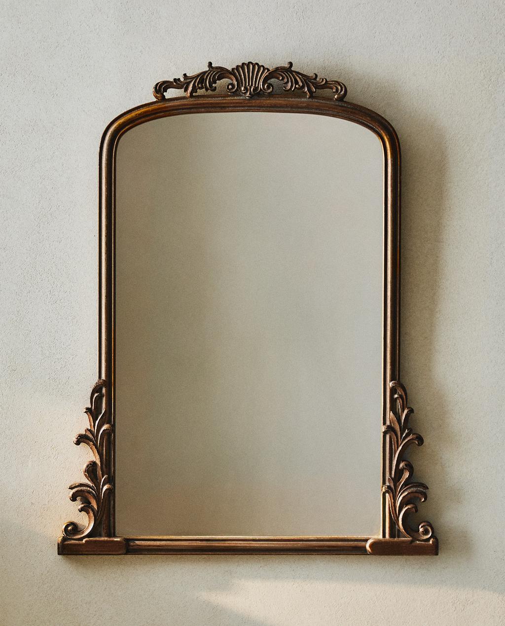 GOUDKLEURIGE HOUTEN WANDSPIEGEL