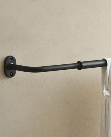 EXTENDIBLE METALLIC CURTAIN POLE