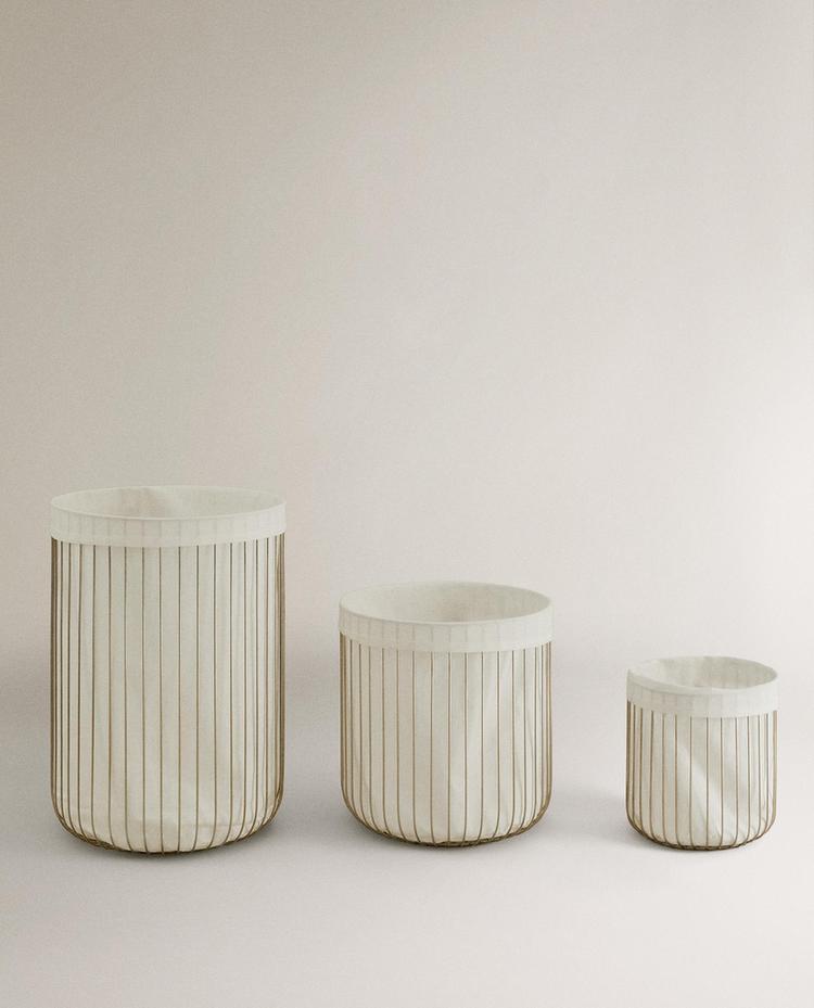 HAMPER WITH FABRIC LINING HAMPER WITH FABRIC LINING