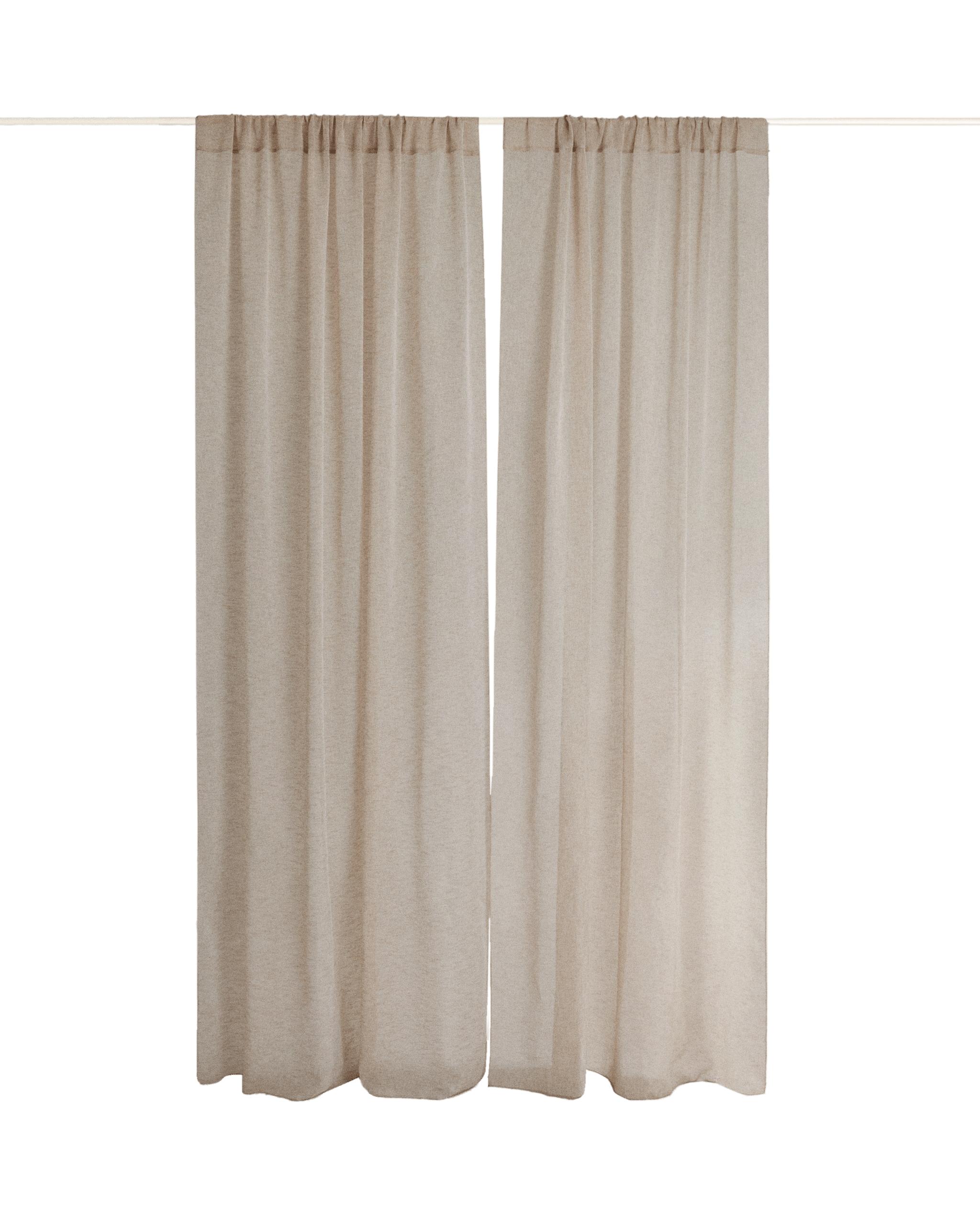 リビングルームにぴったりなカーテンとローラーブラインド | Zara Home