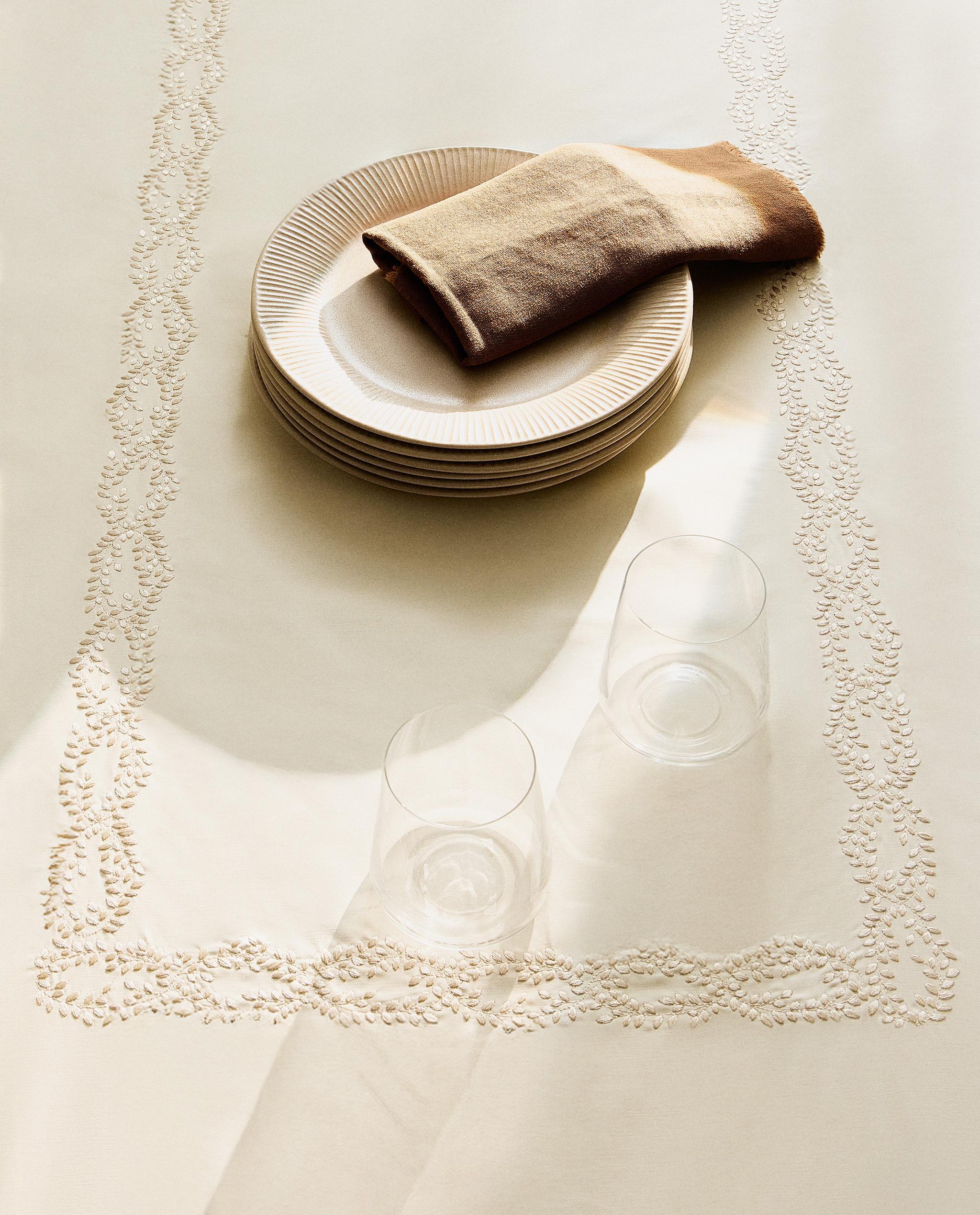 PLANT EMBROIDERED SATIN TABLECLOTH product thumbnail 10
