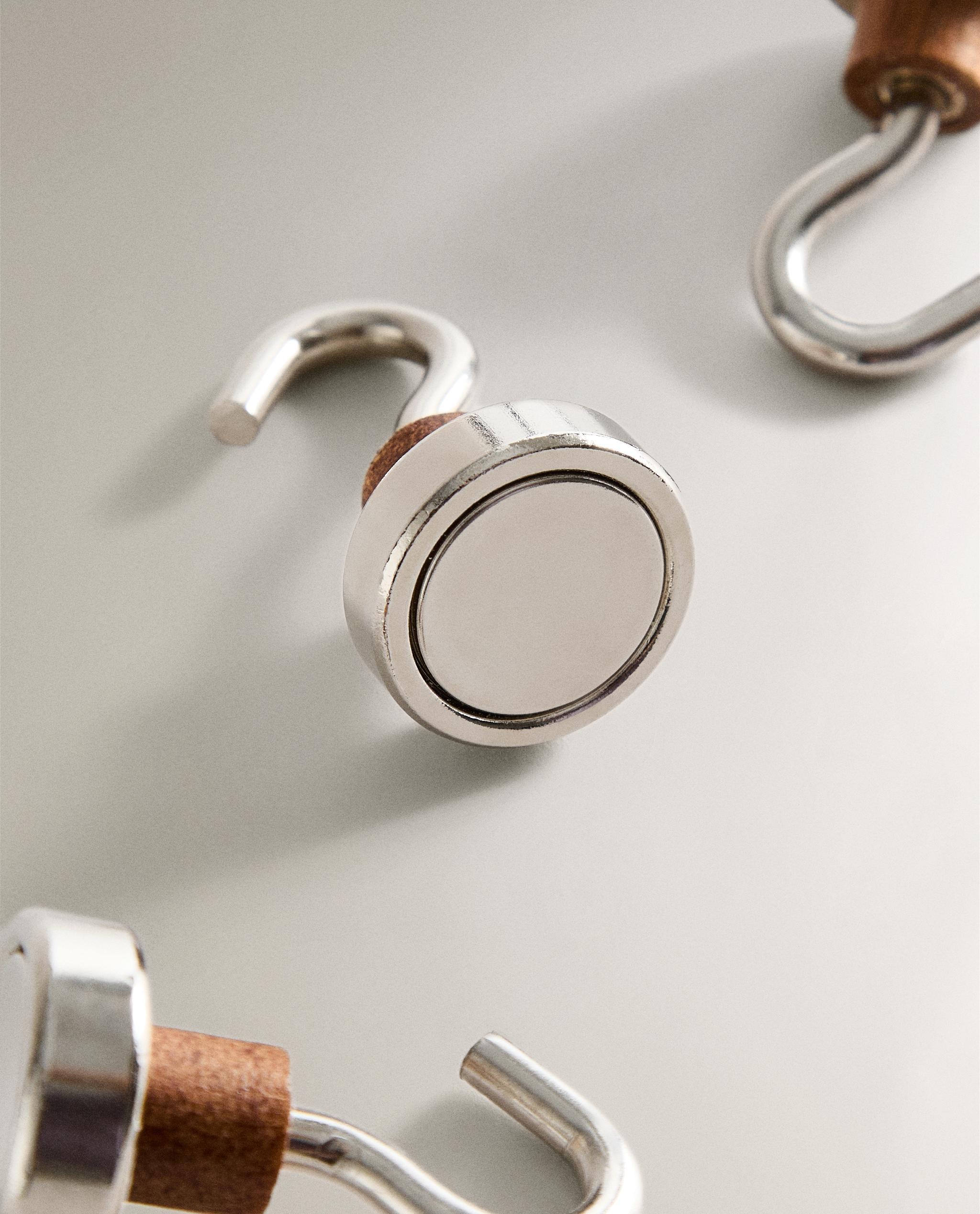 3-PACK OF MAGNETIC HOOKS product thumbnail 6