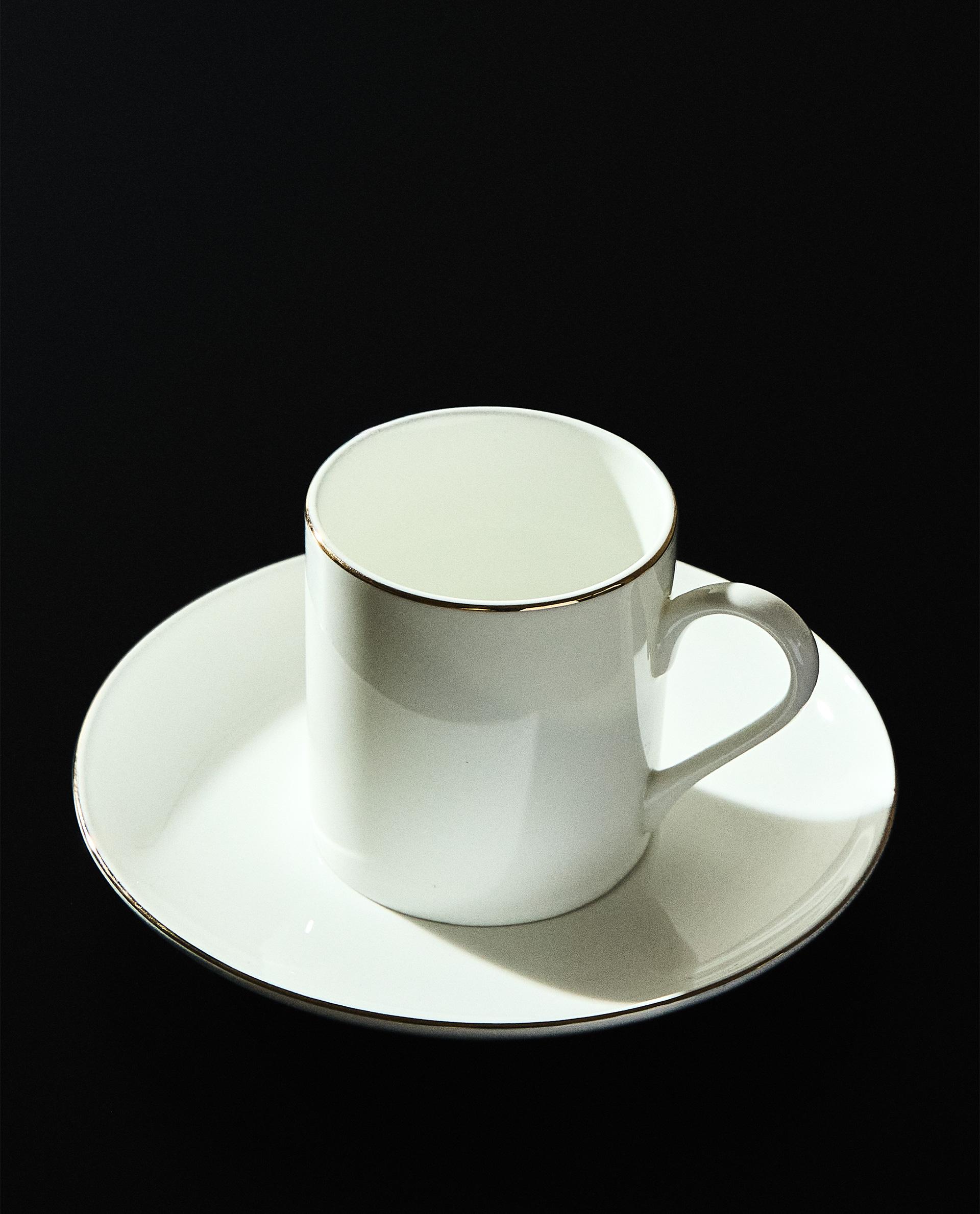 TAZA CAFE + PLATO LETICIA  BONE CHINA FILO ORO