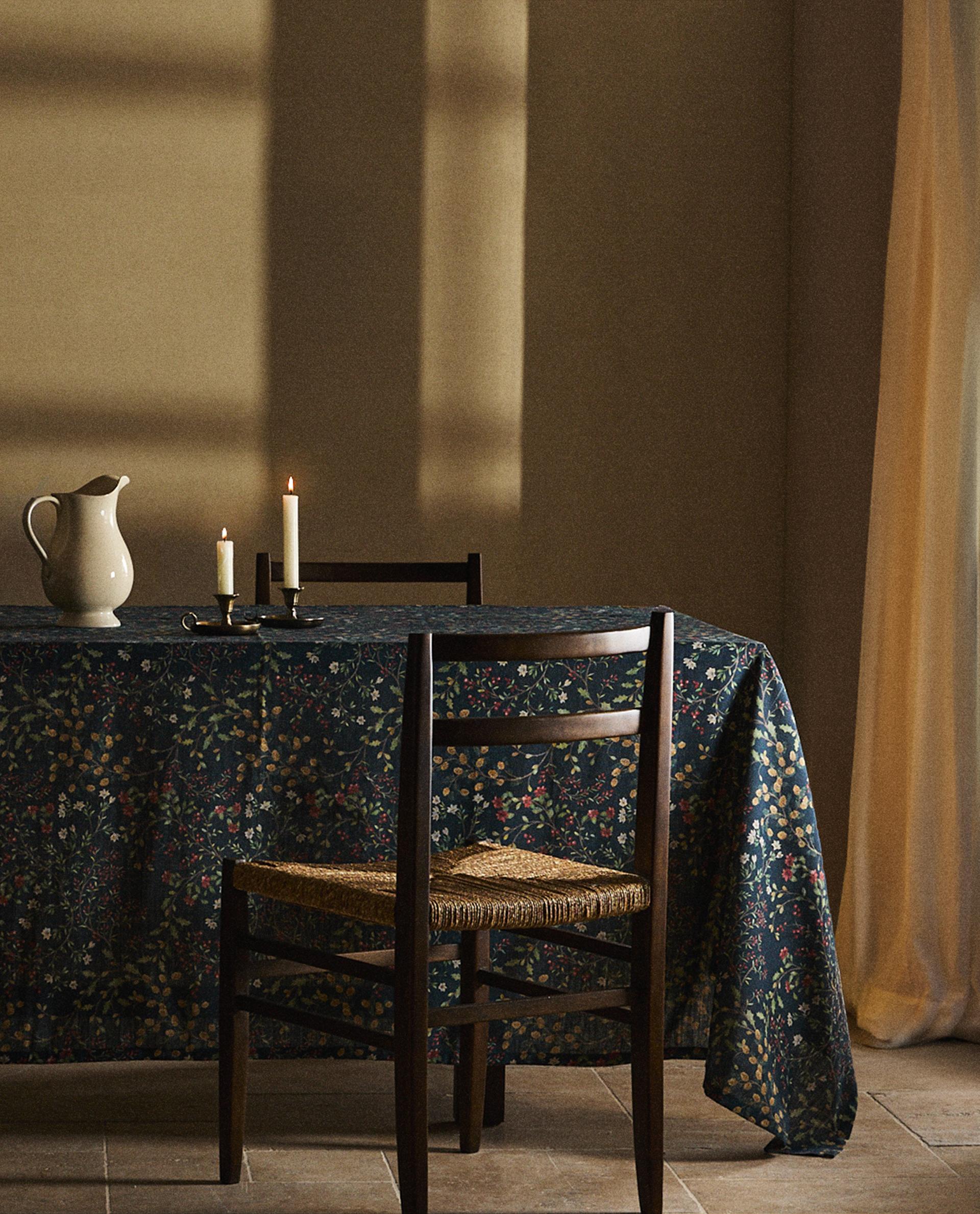 クリスマス フローラル リネン コットン テーブルクロス | Zara Home