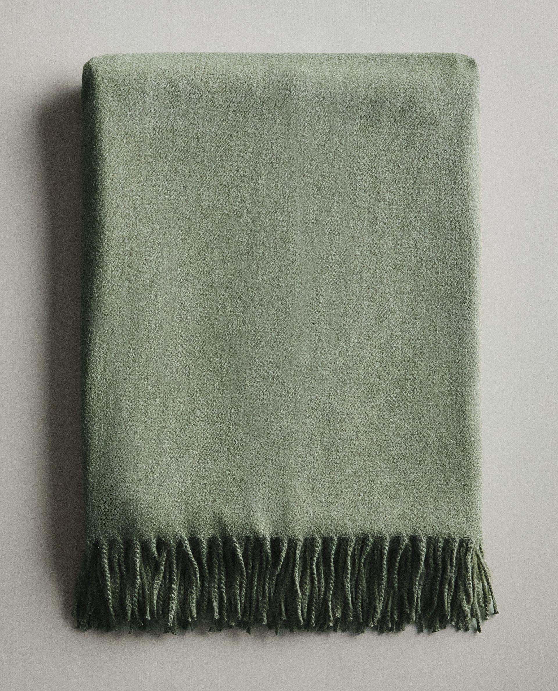 EXTRA SOFT PLAIN THROW EXTRA SOFT PLAIN THROW