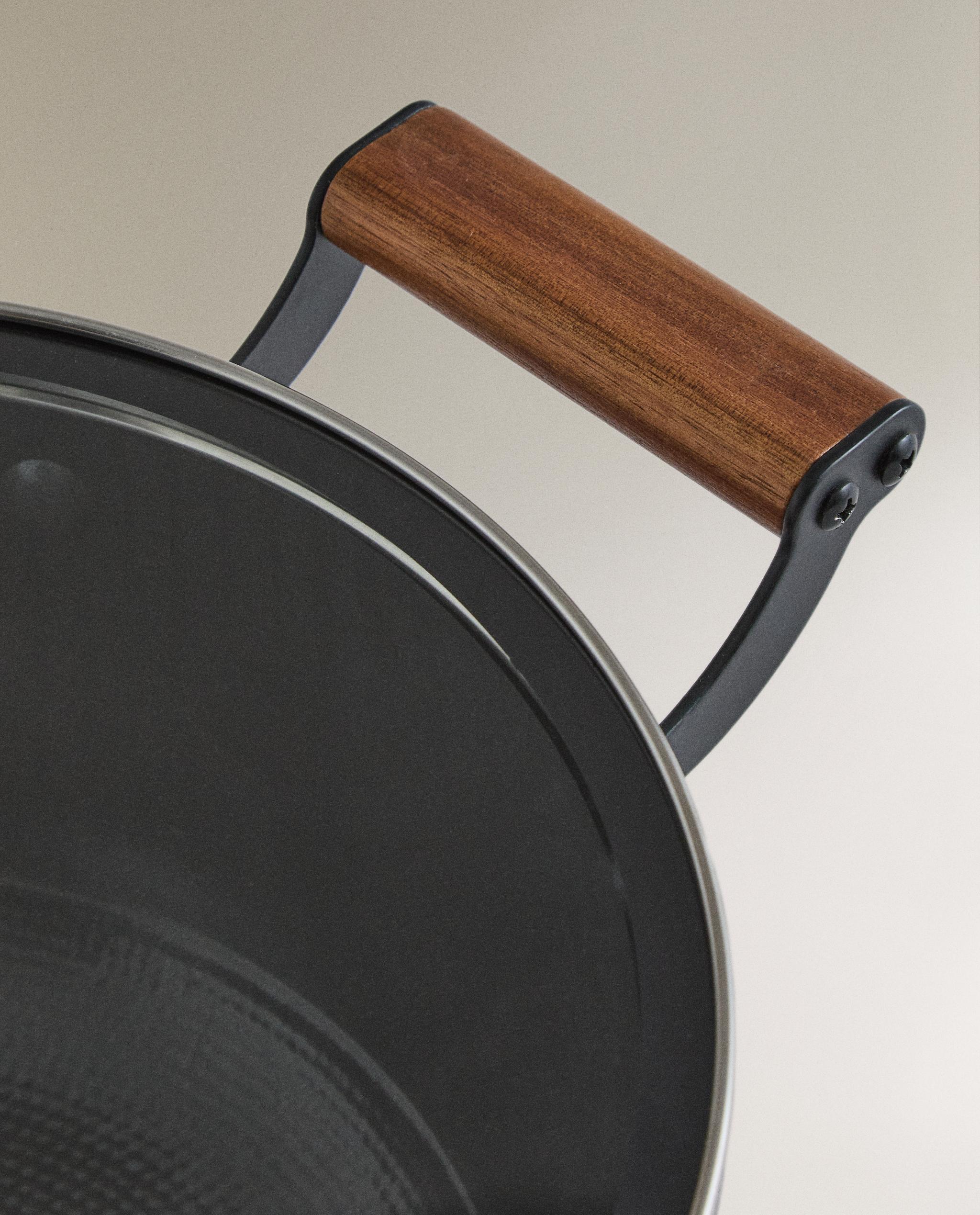 IRON POT WITH LID product thumbnail 15