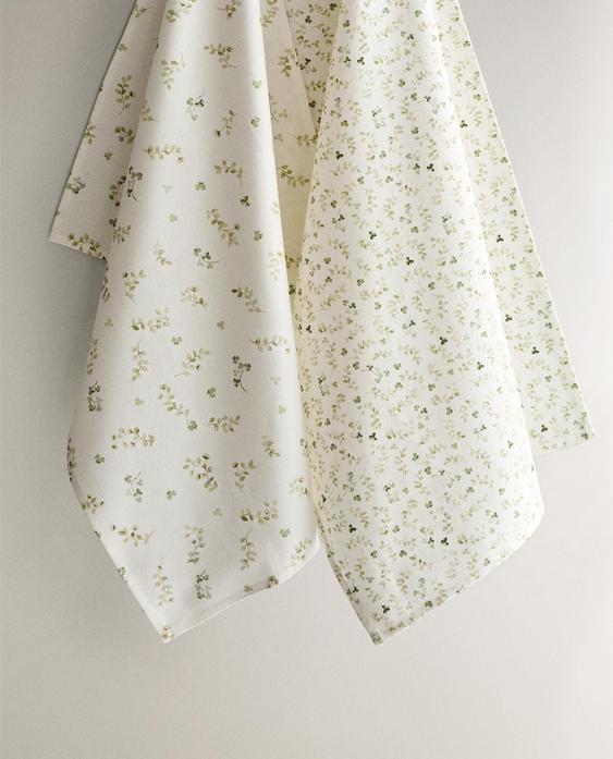 แพ็คผ้าเช็ดมือผ้าฝ้ายลายดอกไม้ (แพ็ค 2 ผืน)