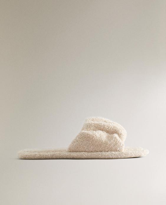 PLEATED TERRY BATHROOM SLIDERS PLEATED TERRY BATHROOM SLIDERS