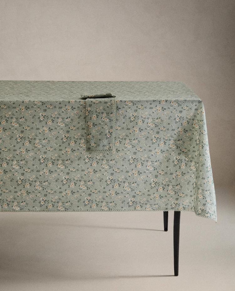 WILDFLOWER TABLECLOTH WITH LACE TRIM