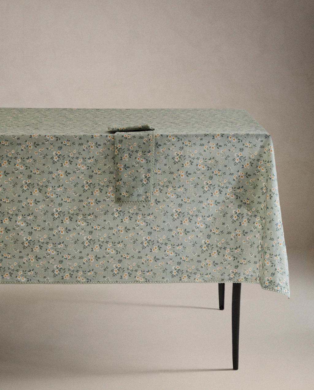 NAPPE FLEURS SAUVAGES AVEC DENTELLE NAPPE FLEURS SAUVAGES AVEC DENTELLE