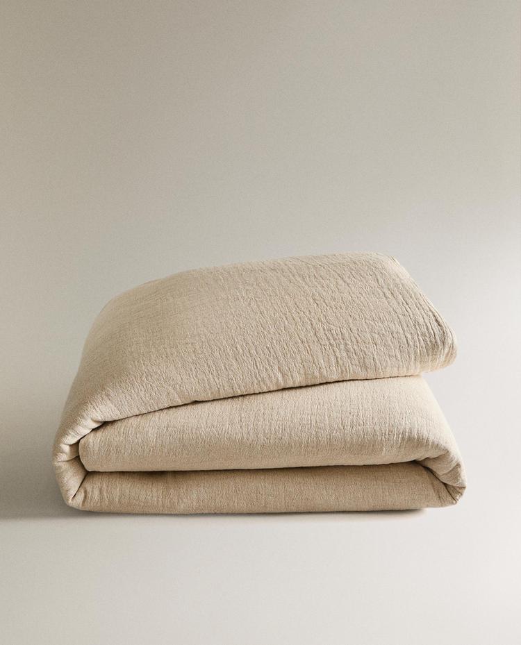TEXTURED BEDSPREAD