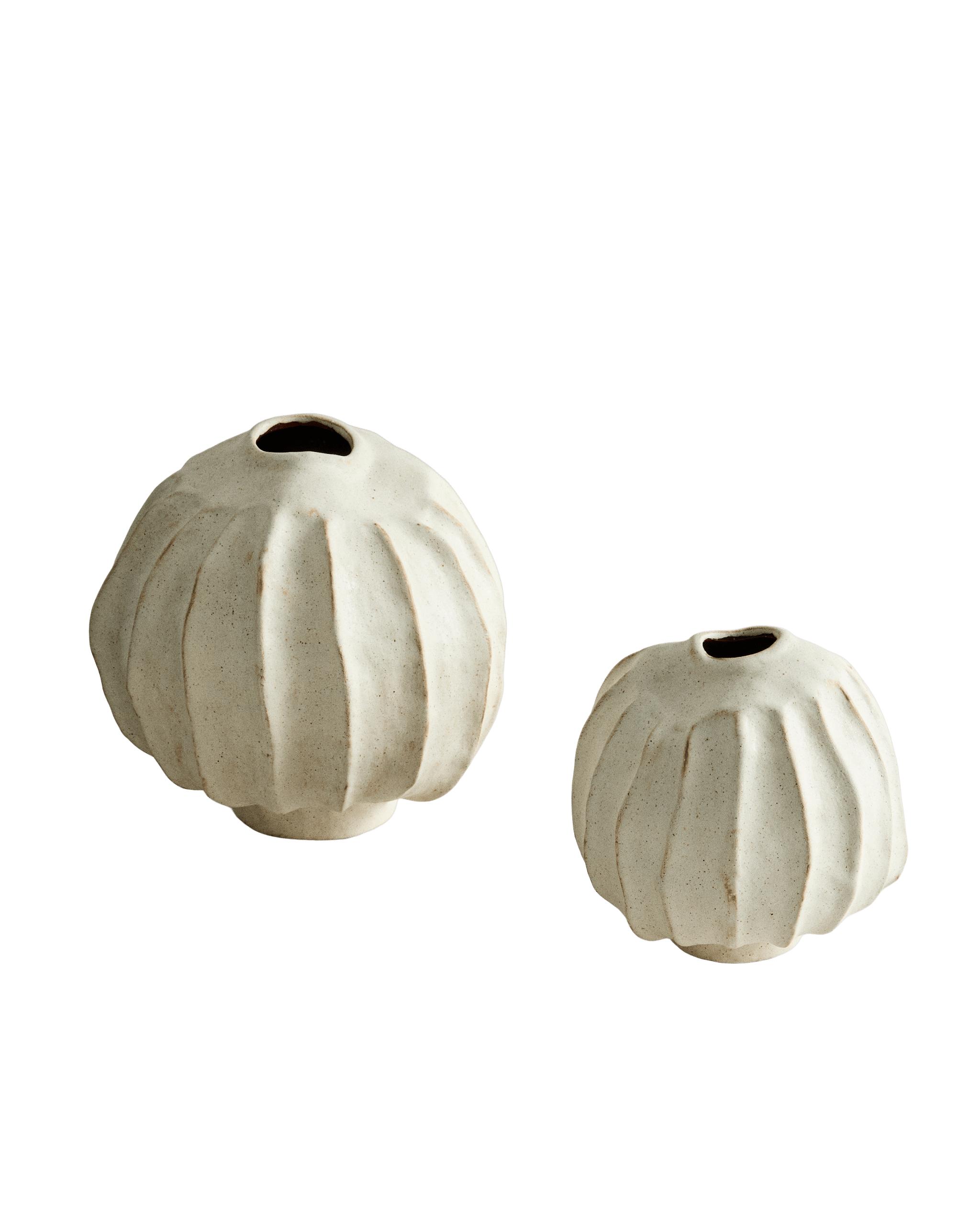 DECORATIVE ROUND CERAMIC VASE product thumbnail 3