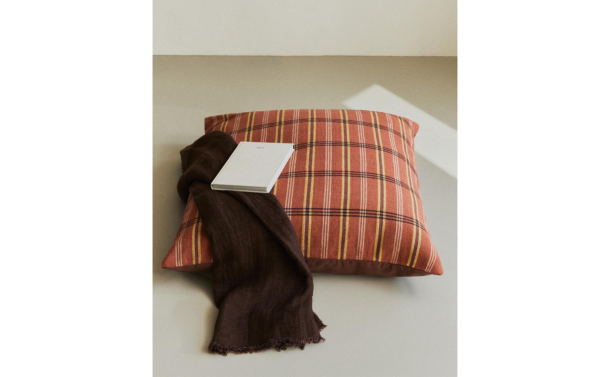 STRIPED FLOOR CUSHION X COLLAGERIE