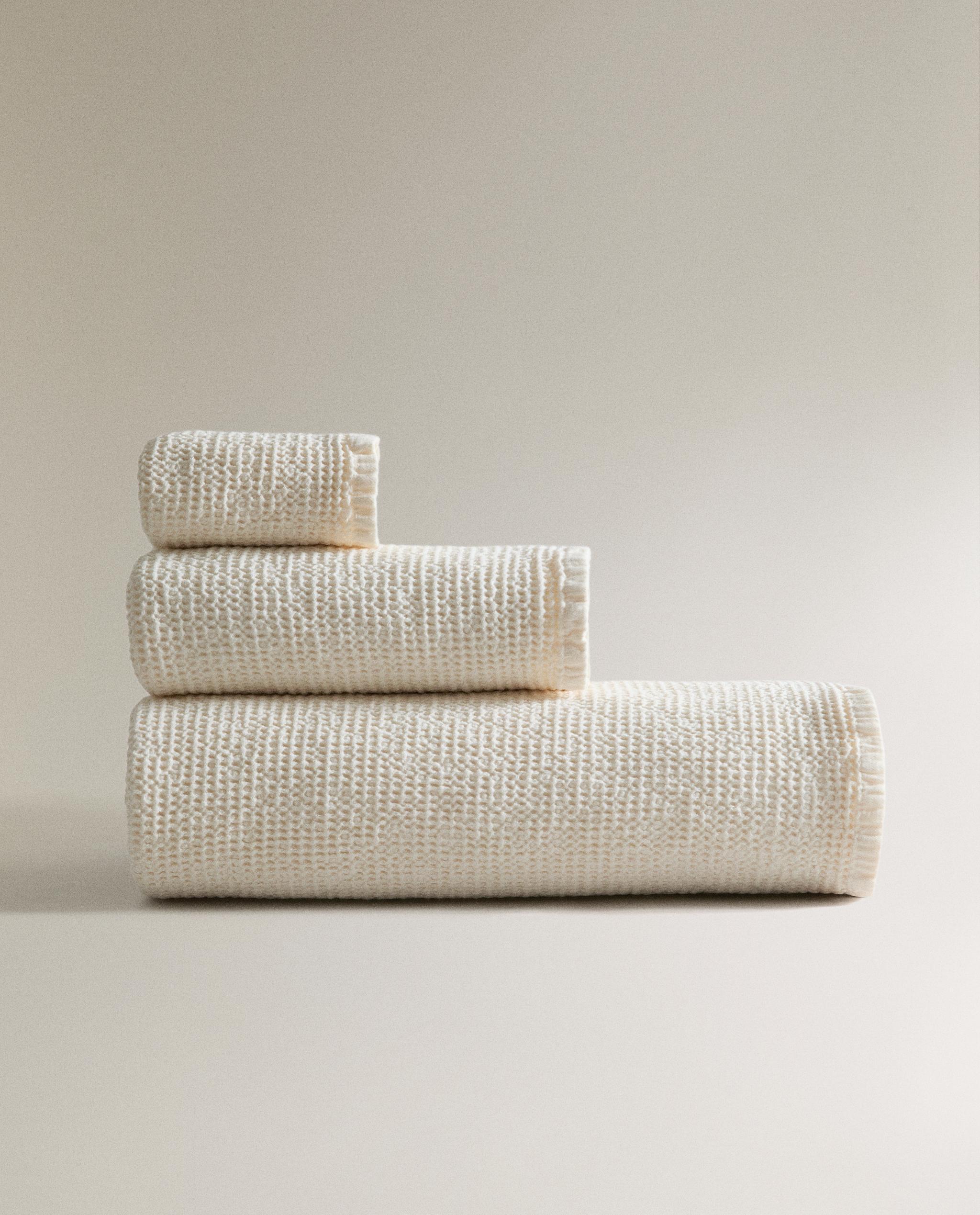 TEXTURED WAFFLE-KNIT BATH TOWEL product thumbnail 11