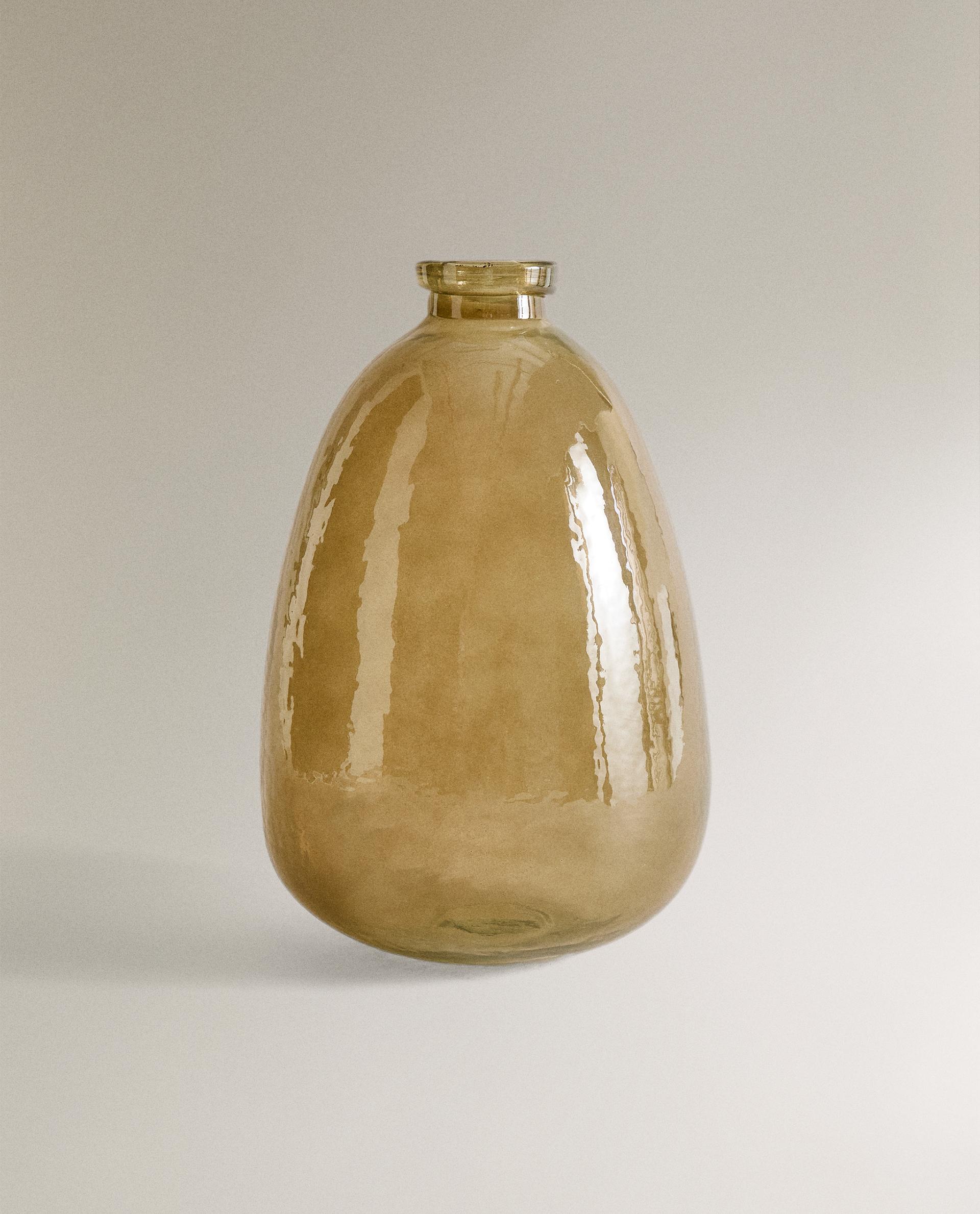 GLASS VASE