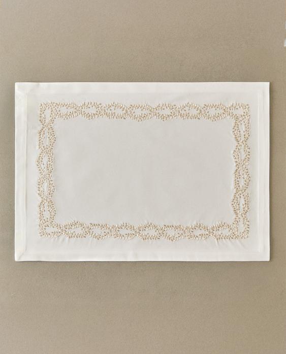 SET DE TABLE SATIN BRODÉ SET DE TABLE SATIN BRODÉ