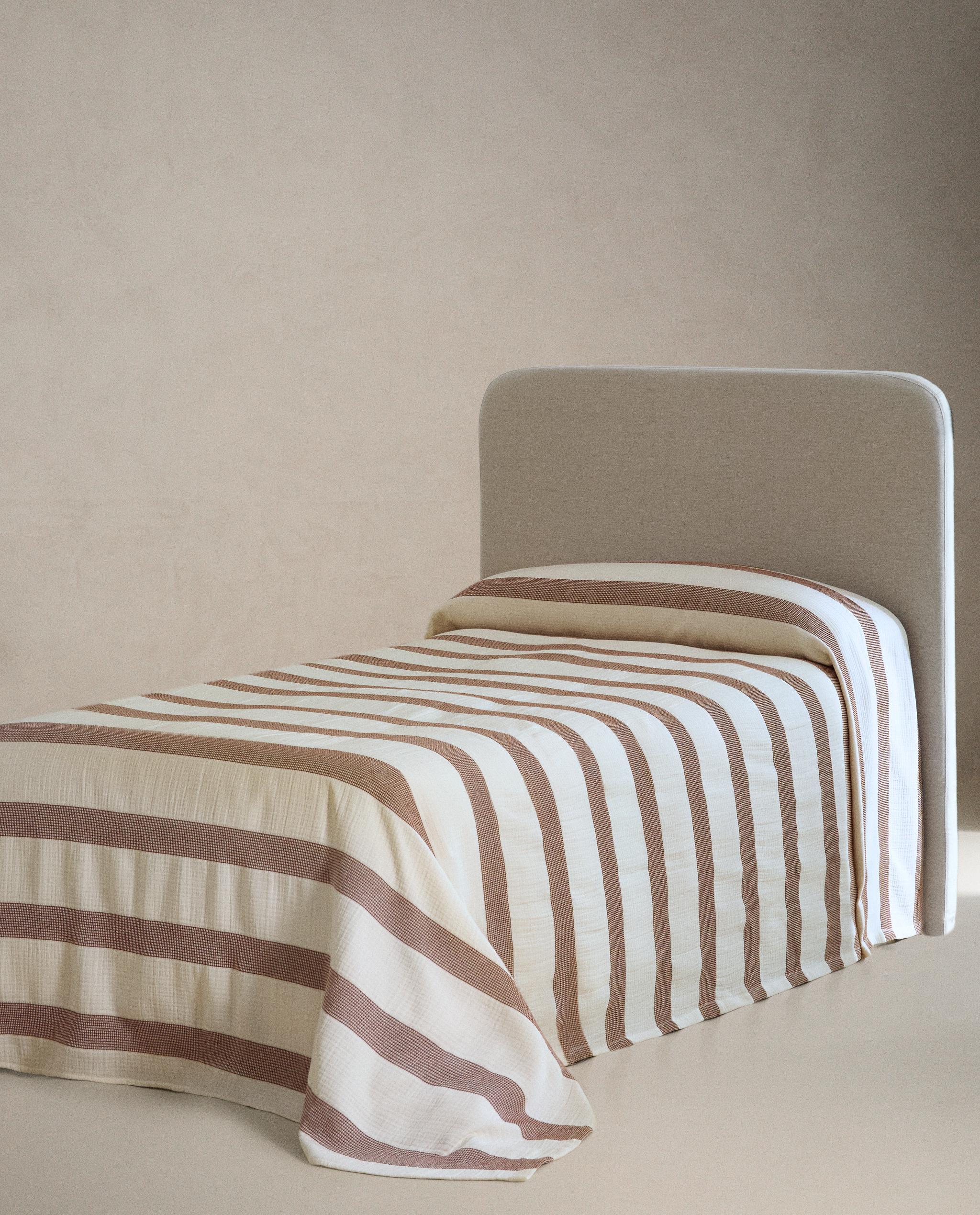 KIDS' PEG, QUILTED BEDSPREAD AND DOG CUSHION product thumbnail 12