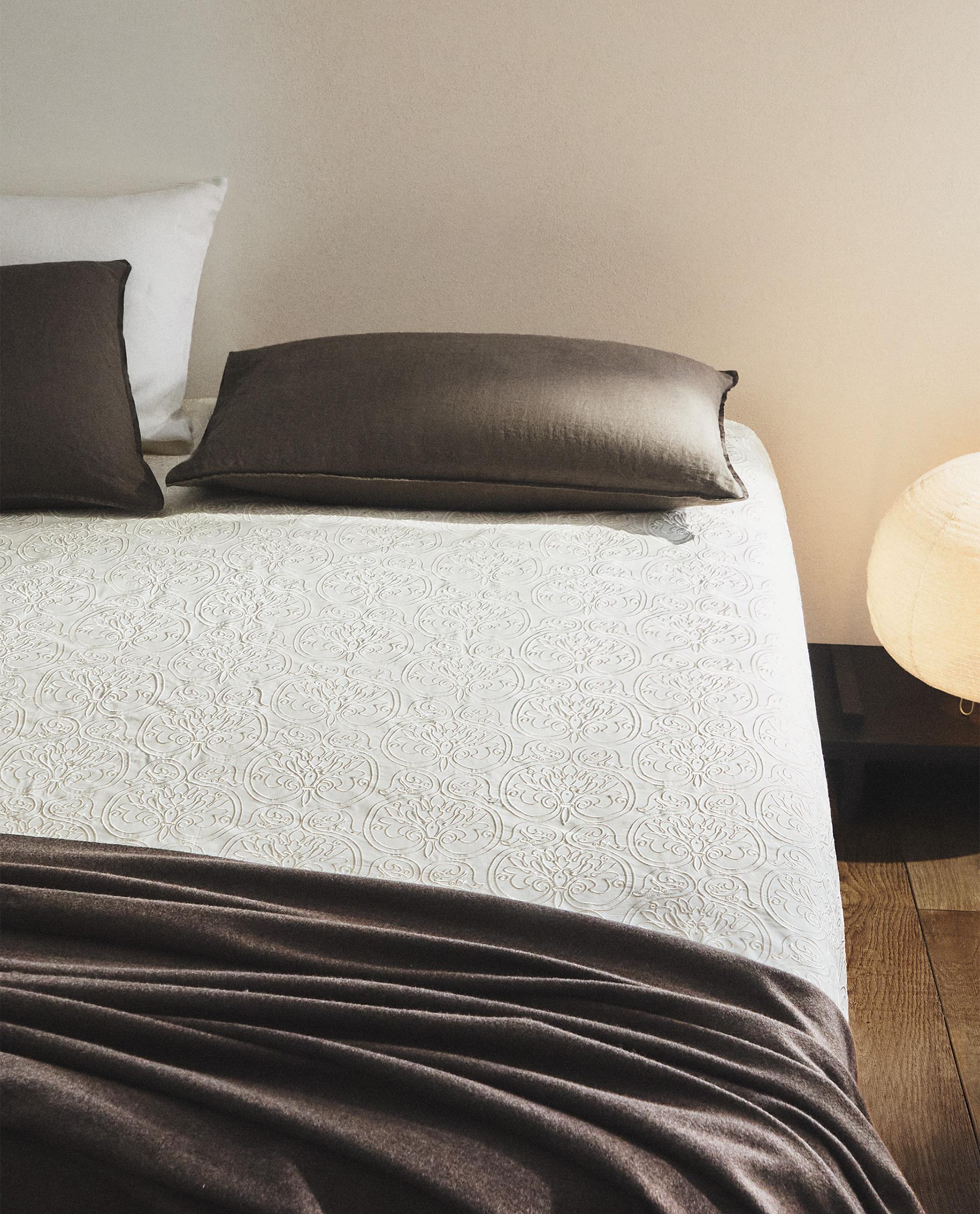 ZARA HOME - 新品！ZARA HOME ゴールドライン装飾刺繍入り 掛け布団カバー 刺繍入り 掛け布団カバー | Zara Home 日本/Japan