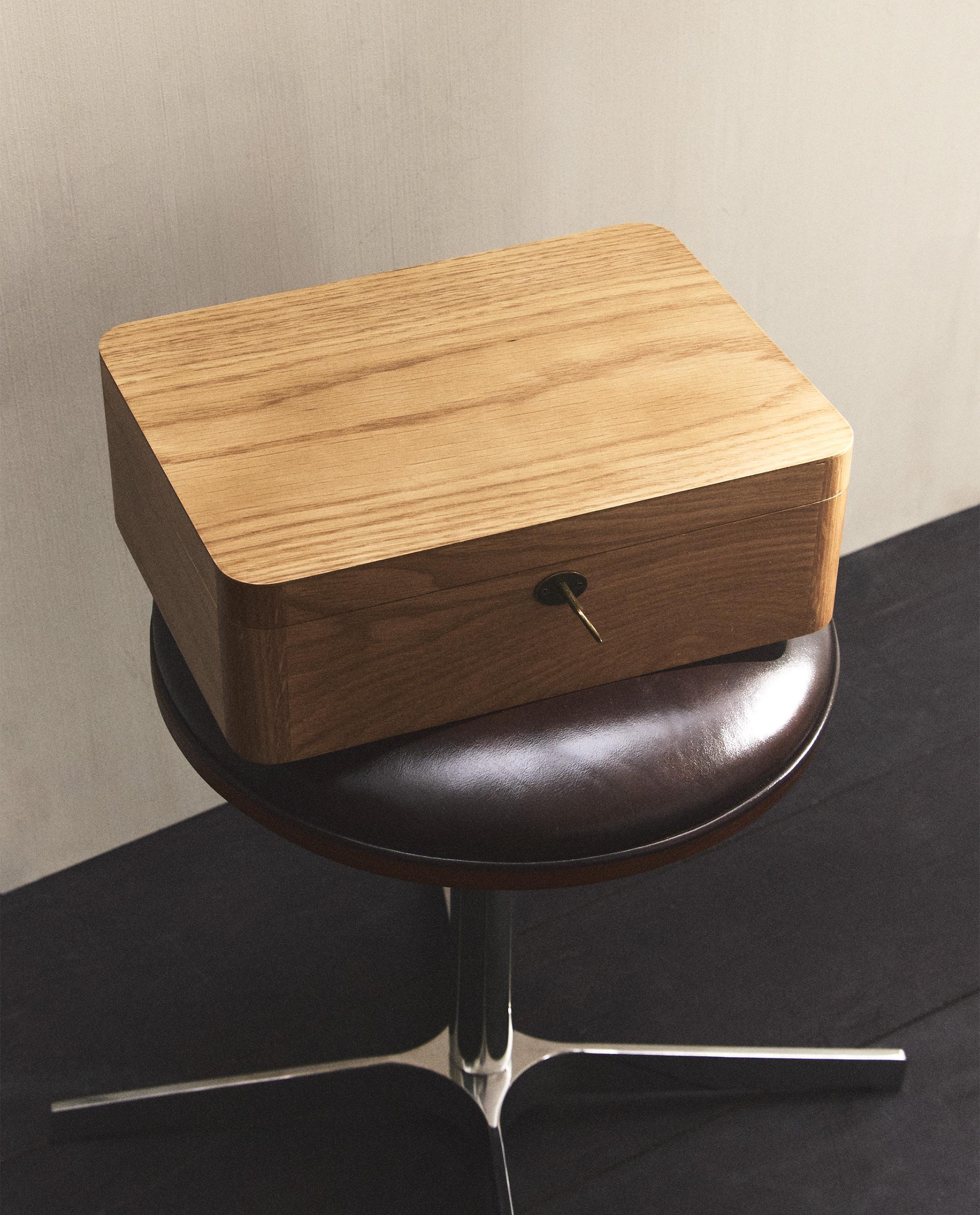 WOODEN JEWELLERY BOX WITH MIRROR WOODEN JEWELLERY BOX WITH MIRROR