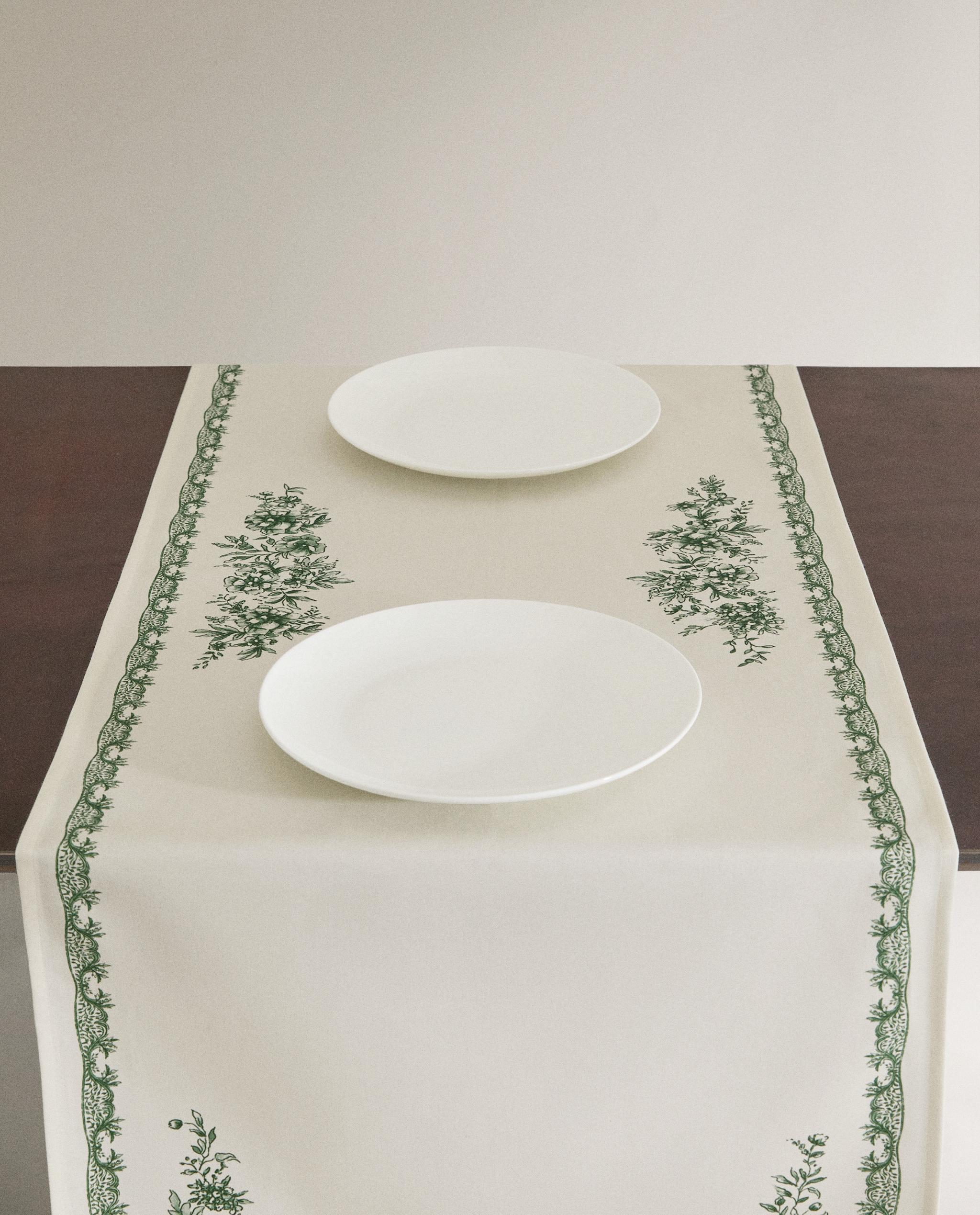 PRINTED SATEEN TABLE RUNNER product thumbnail 16