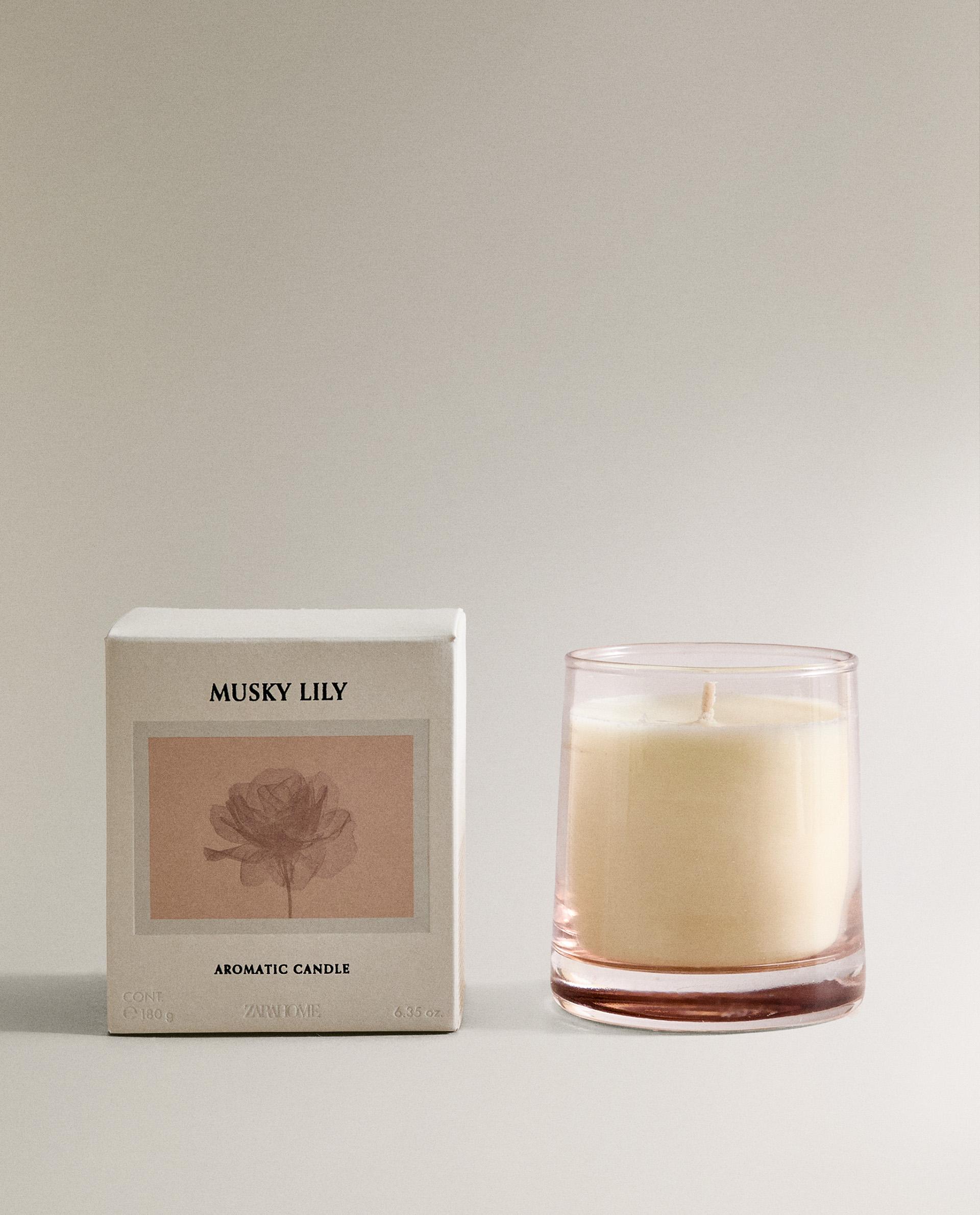 (180 G) MUSKY LILY SCENTED CANDLE (180 G) MUSKY LILY SCENTED CANDLE