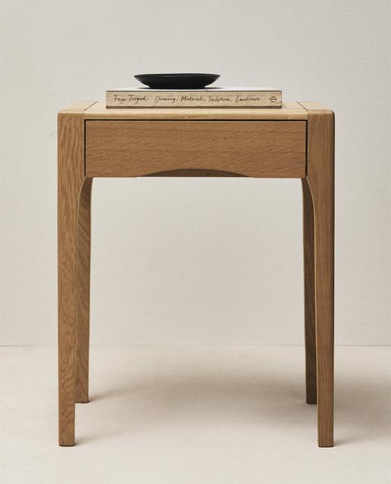 OAK BEDSIDE TABLE WITH DRAWER