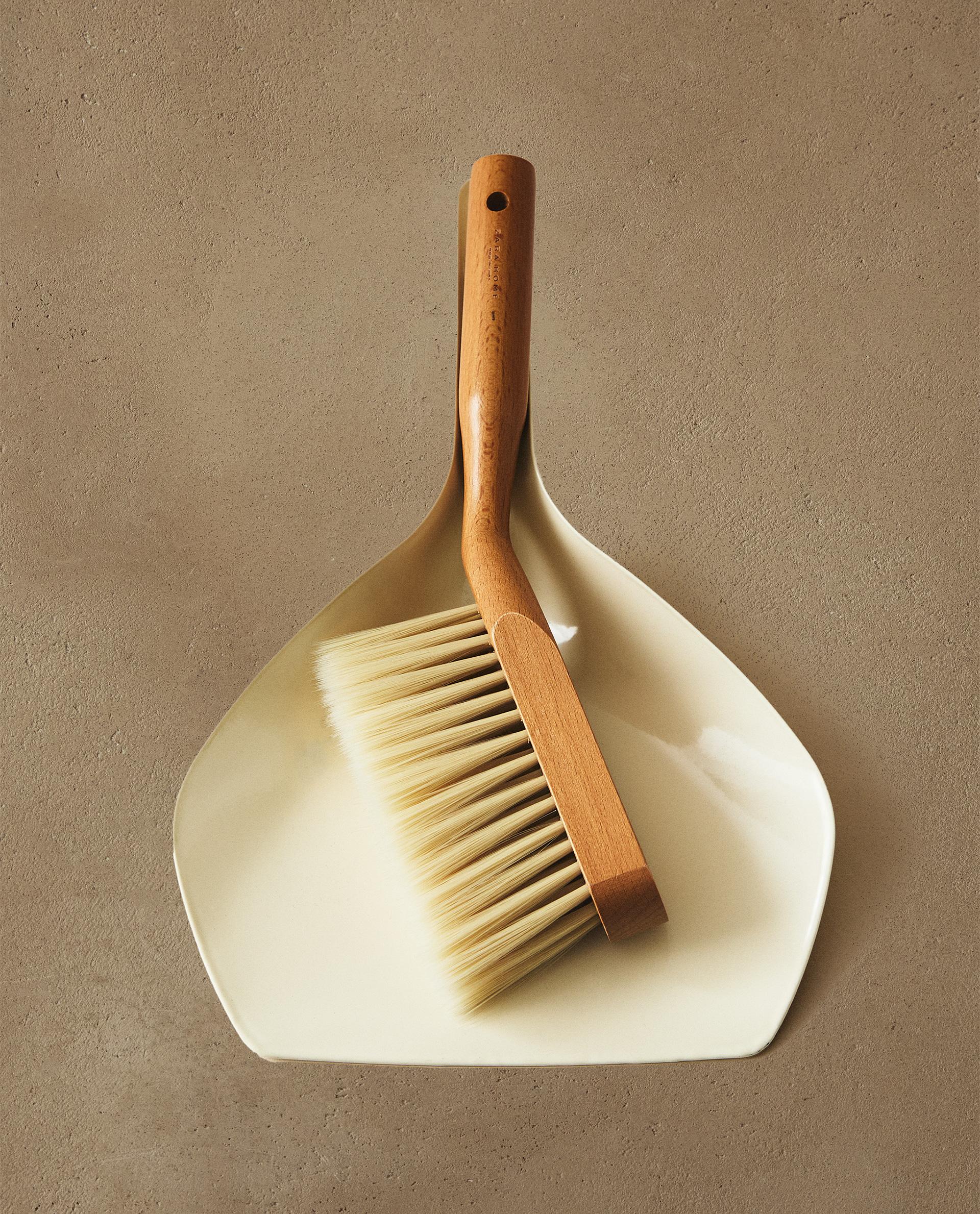 DUSTPAN AND BRUSH SET