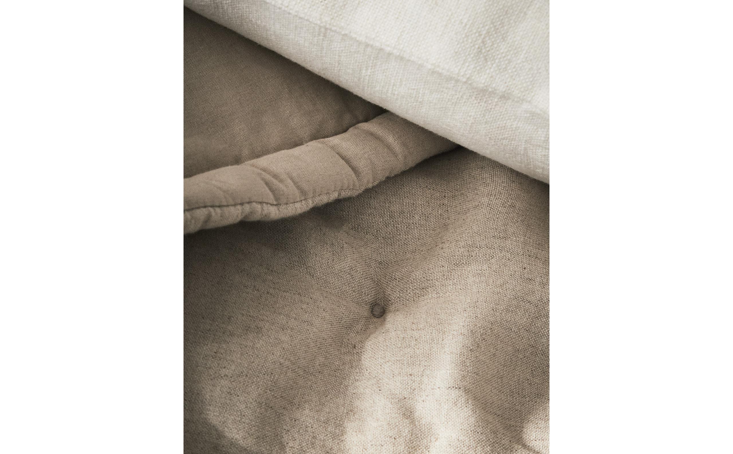 PADDED LINEN QUILTED BEDSPREAD WITH DOTS product thumbnail 10