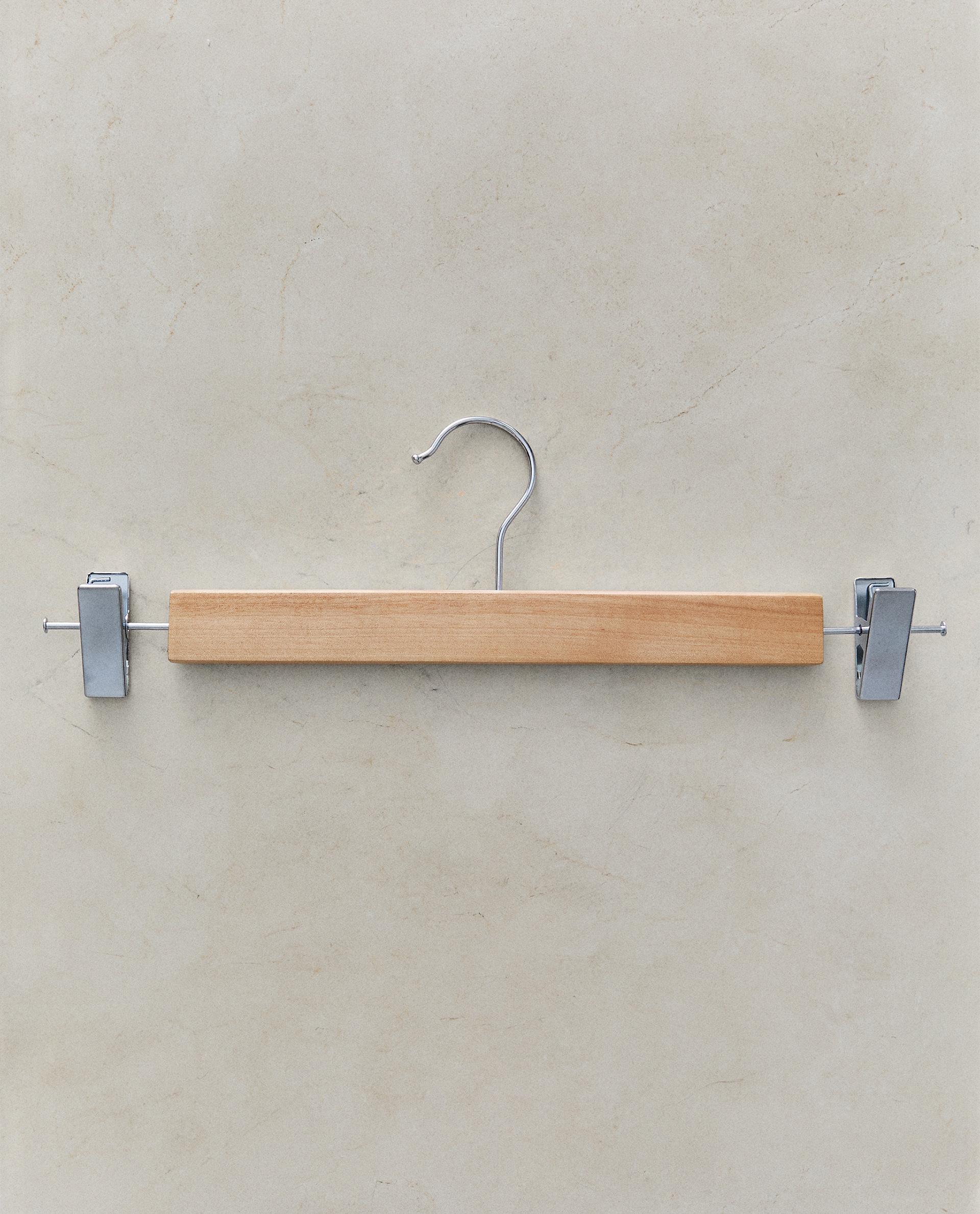 علّاقة خشب للتنانير (طقم 3 قطع) علّاقة خشب للتنانير (طقم 3 قطع)