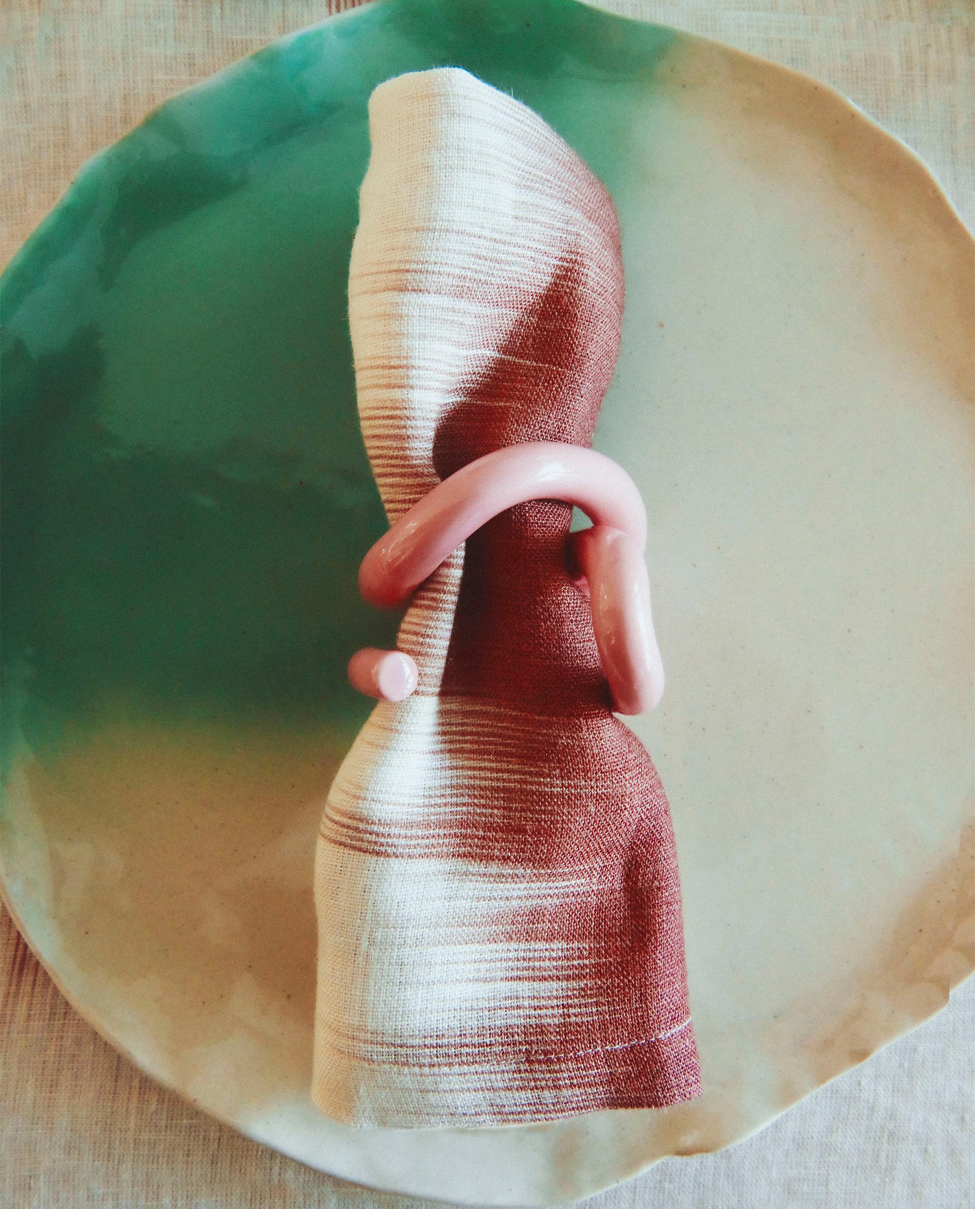 PACK OF TEXTURED CERAMIC NAPKIN RINGS (PACK OF 4) X COLLAGERIE