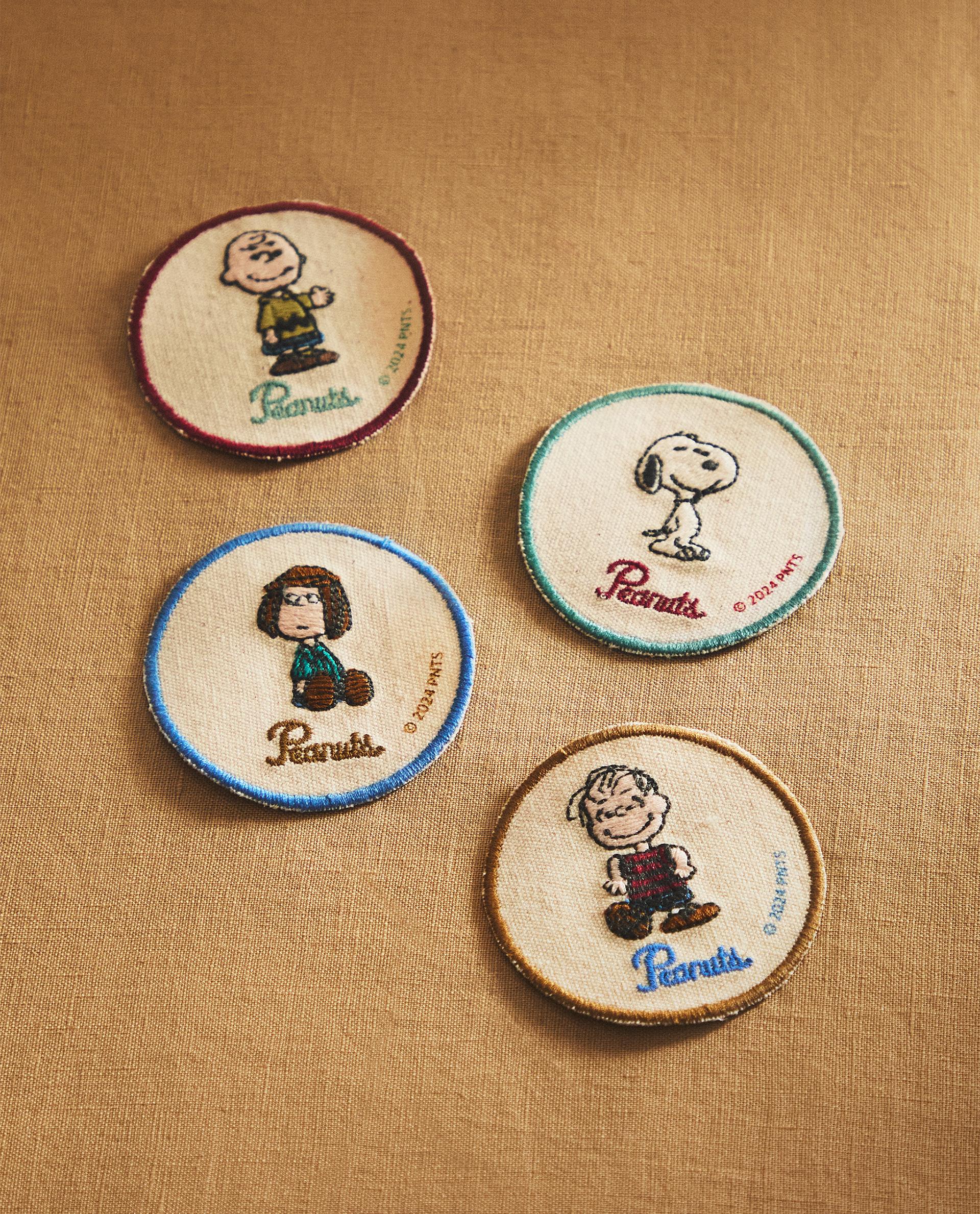 LOT ÉTIQUETTES ENFANT PEANUTS™ (LOT DE 4)