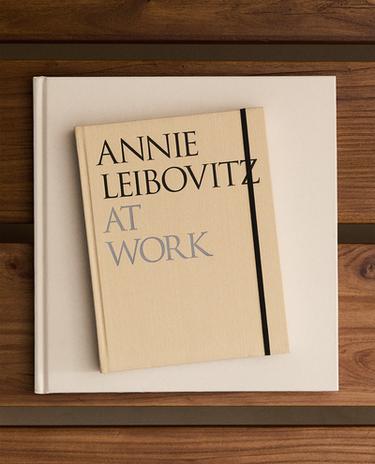 ANNIE LEIBOVITZ AT WORK BOOK