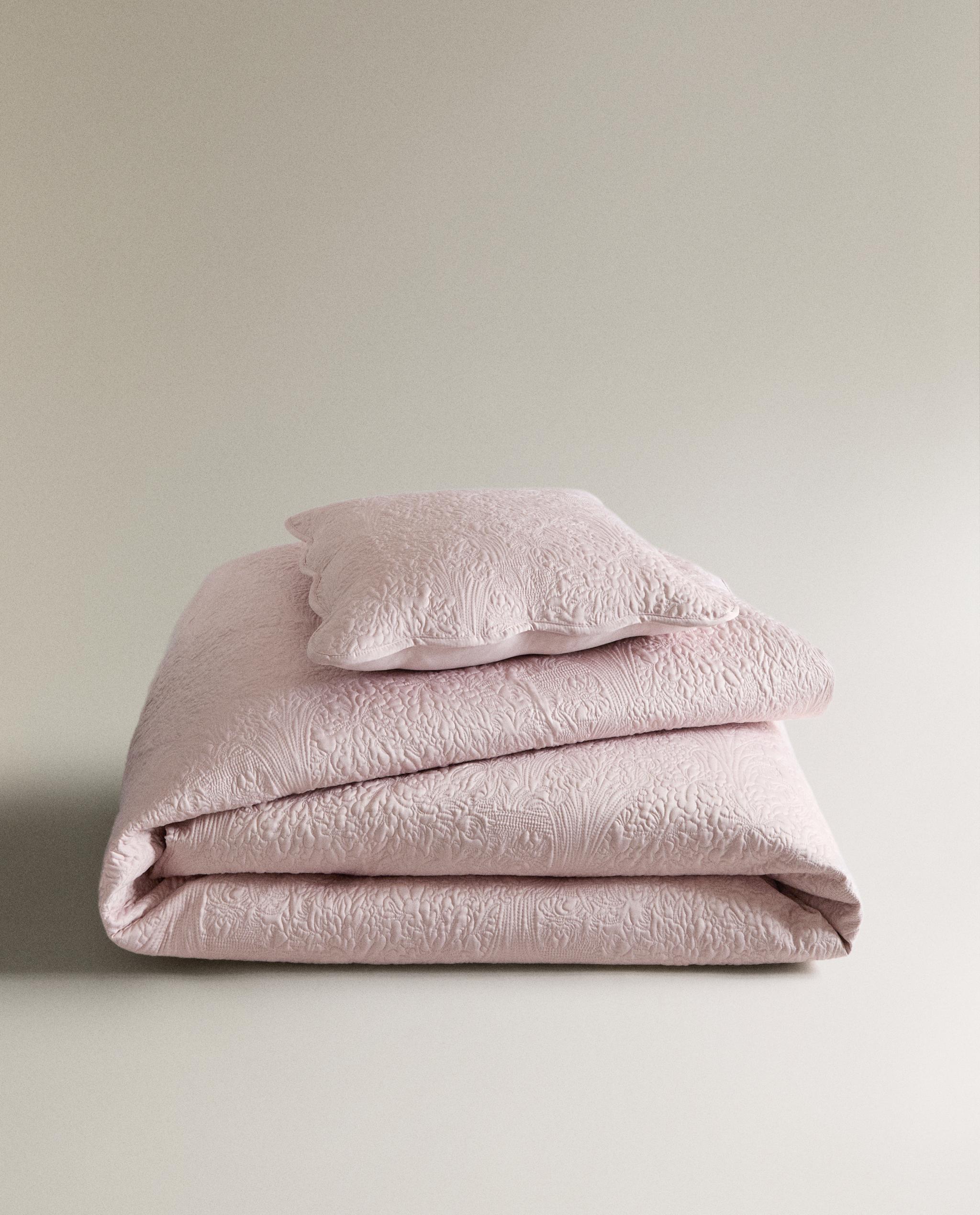 SCALLOPED FLORAL QUILTED BEDSPREAD product thumbnail 5