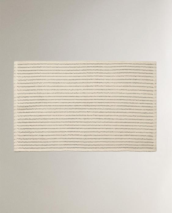 سجادة حمام بخطوط بغرزة راجعة سجادة حمام بخطوط بغرزة راجعة