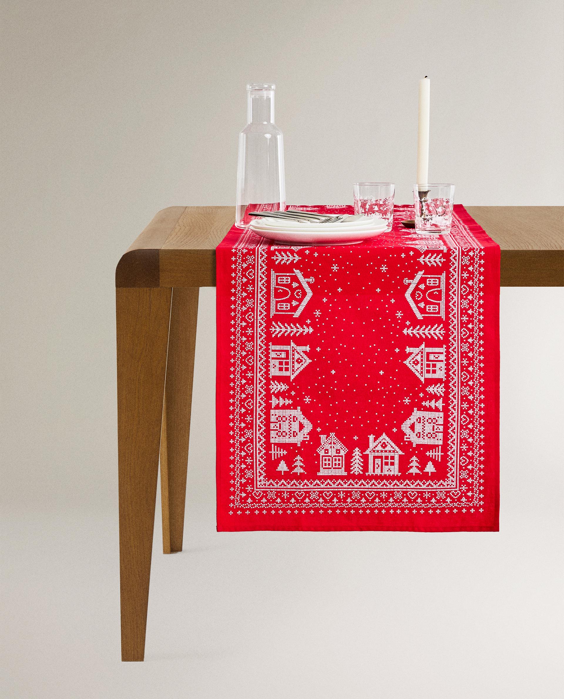 CHRISTMAS VILLAGE COTTON TABLE RUNNER